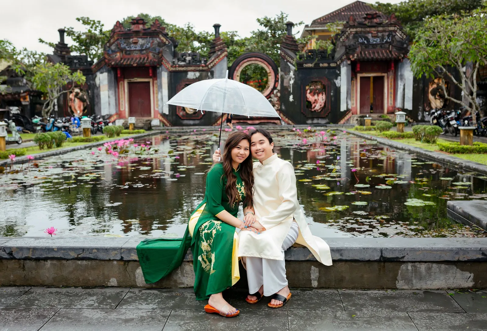 Đường phố cổ Hội An trong ngày mưa tháng 12