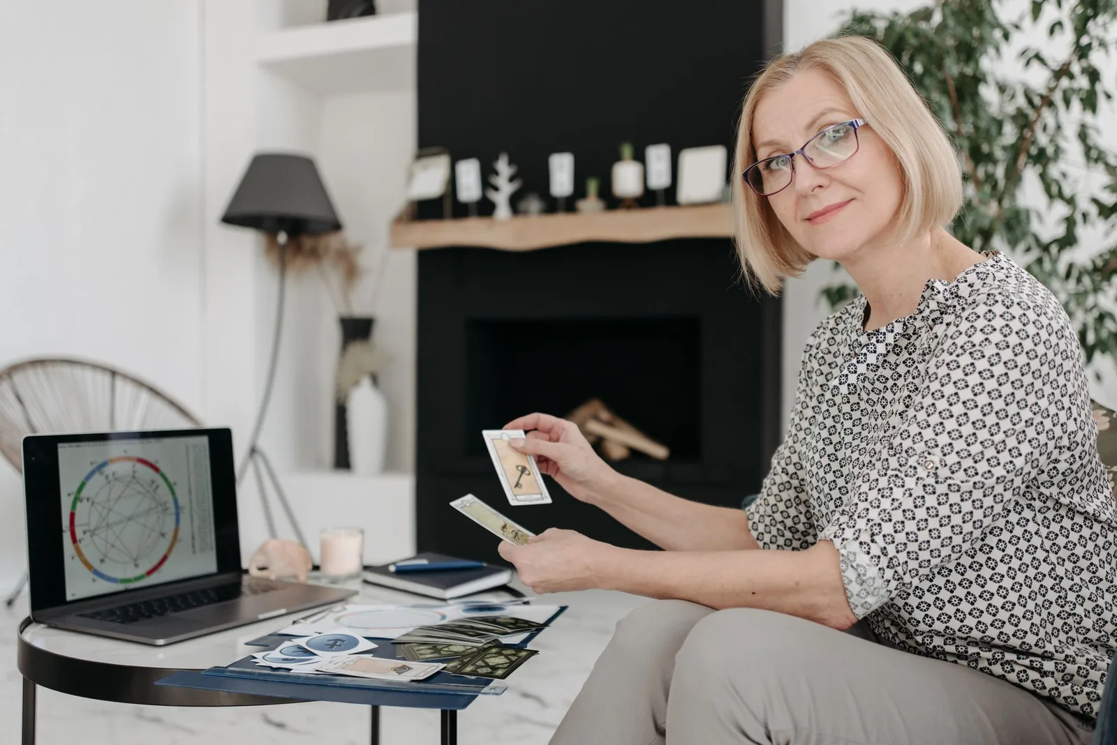 Các biểu tượng sao trên lá số được quan sát cận cảnh