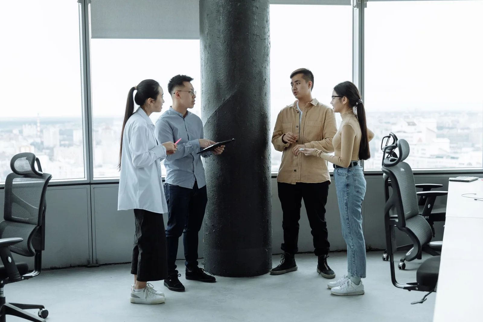 Buổi trao đổi khiếu nại giữa nhân viên và bộ phận nhân sự