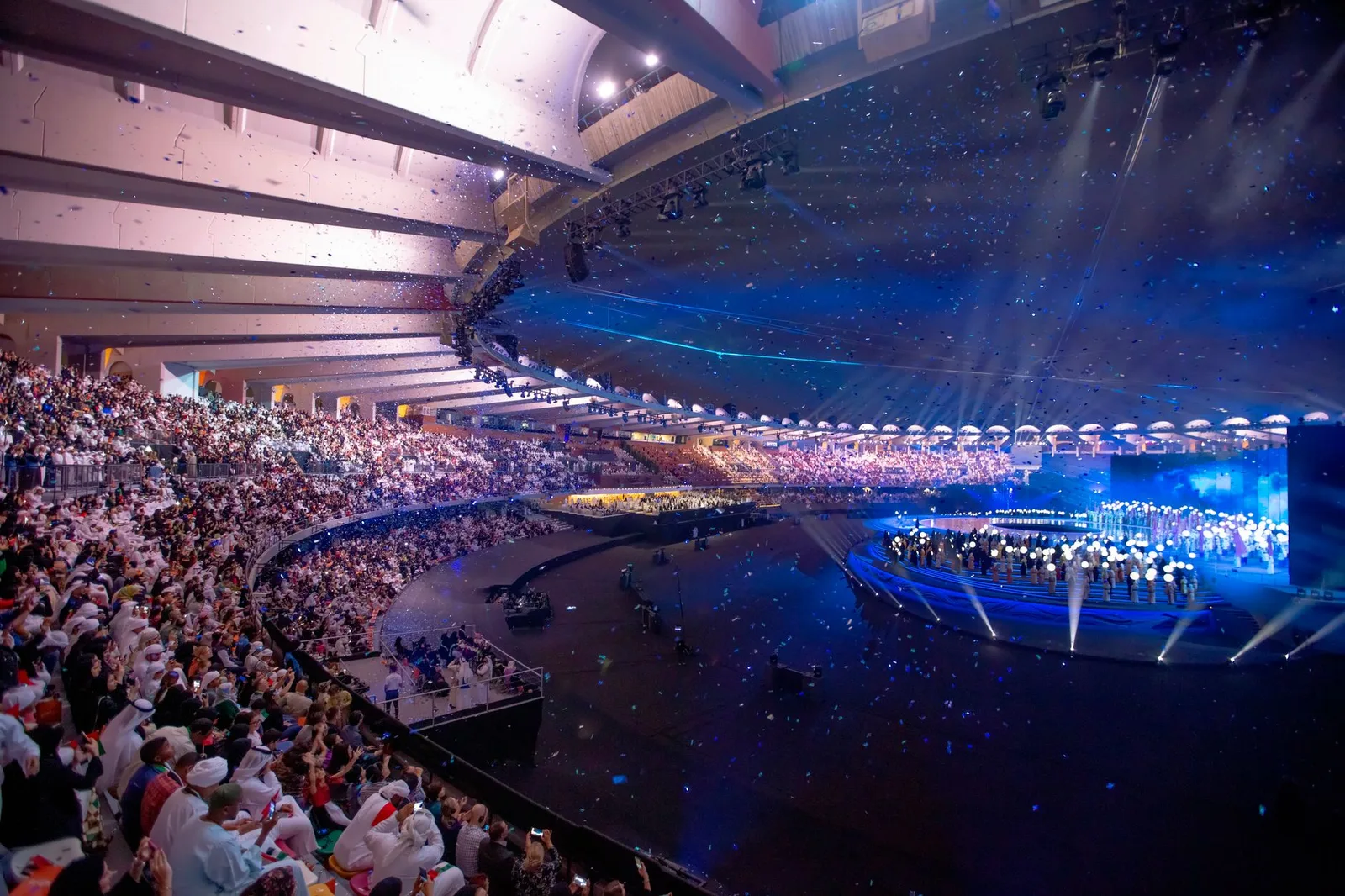 Toàn cảnh các khu vực chỗ ngồi hướng về sân khấu concert