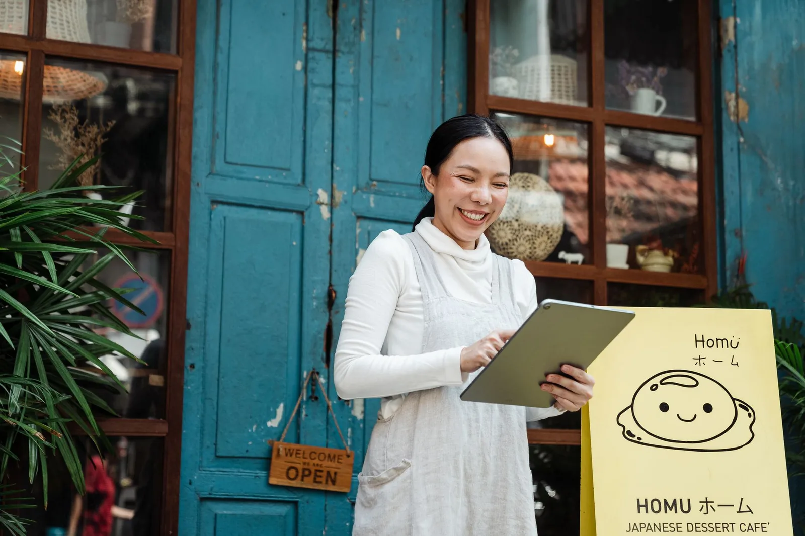 Du khách châu Á chuẩn bị lịch trình khám phá ẩm thực