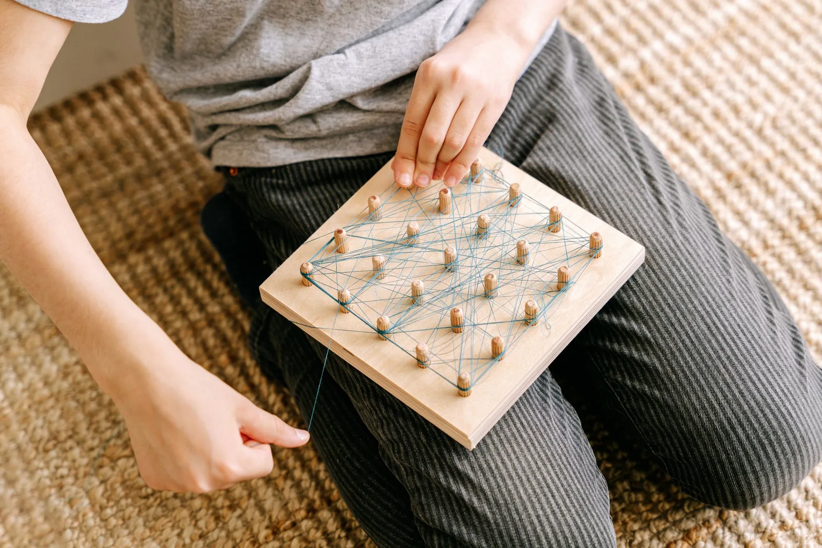 Trẻ em châu Á hào hứng với board game dễ chơi