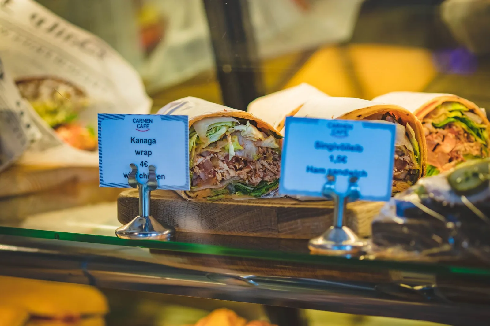 Bánh mì kẹp và cuốn nguội cho bữa ăn nhanh gọn