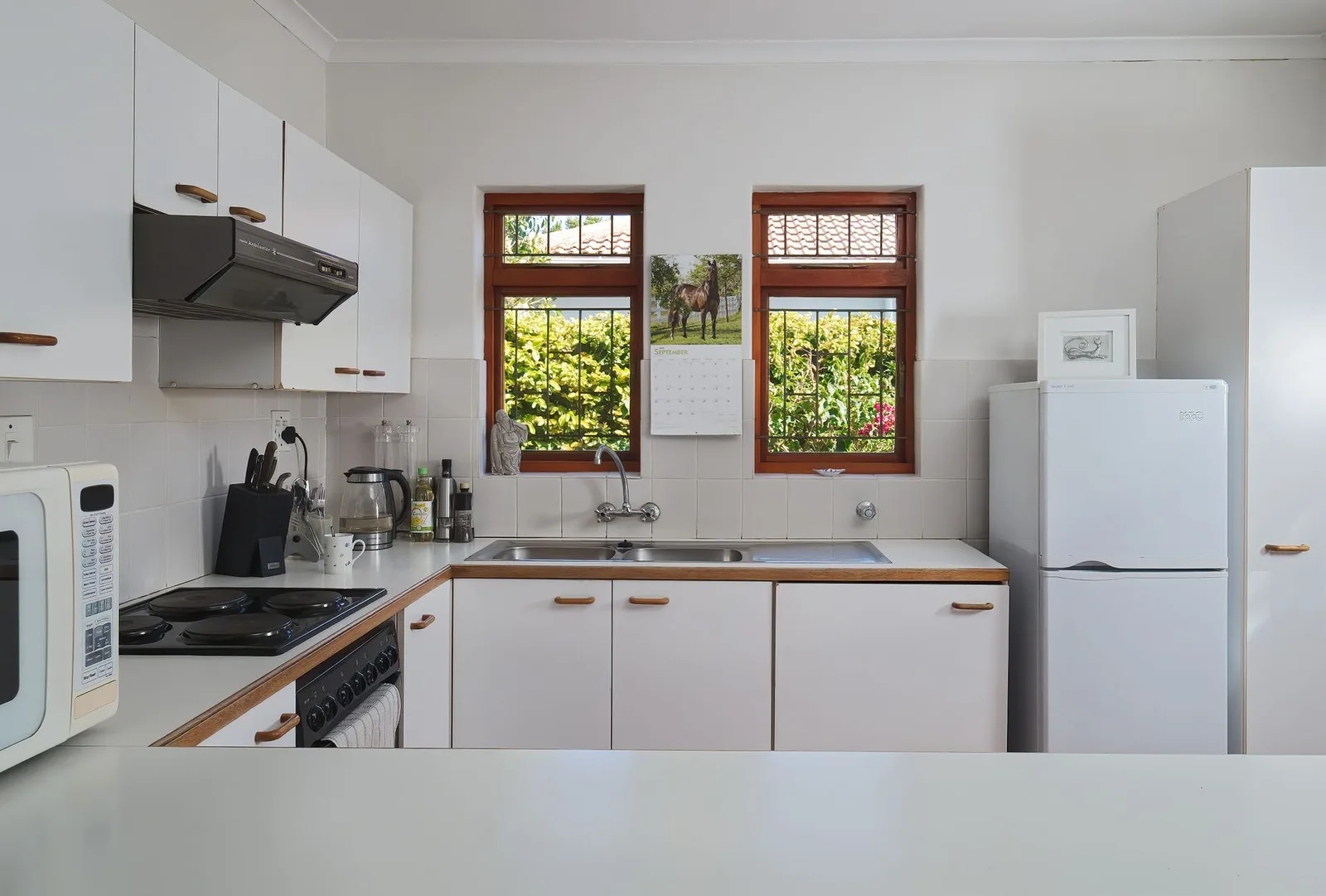 Căn bếp homestay sạch gọn trước khi trả phòng