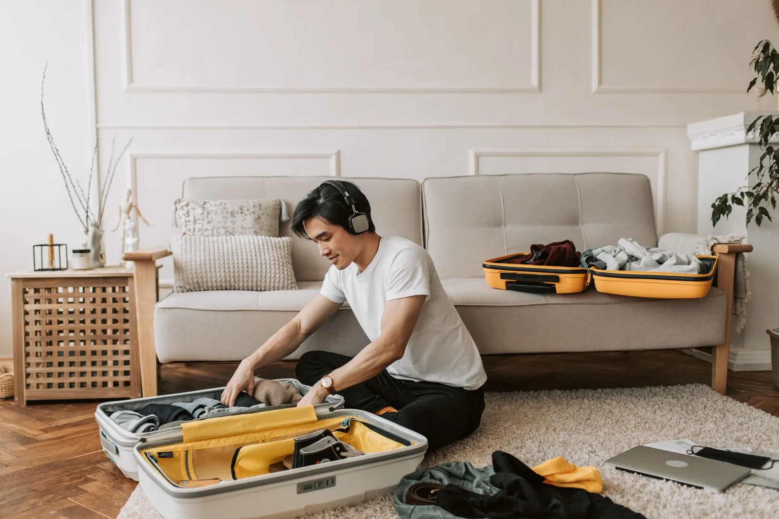 Vali gọn nhẹ với các vật dụng được sắp xếp ngăn nắp