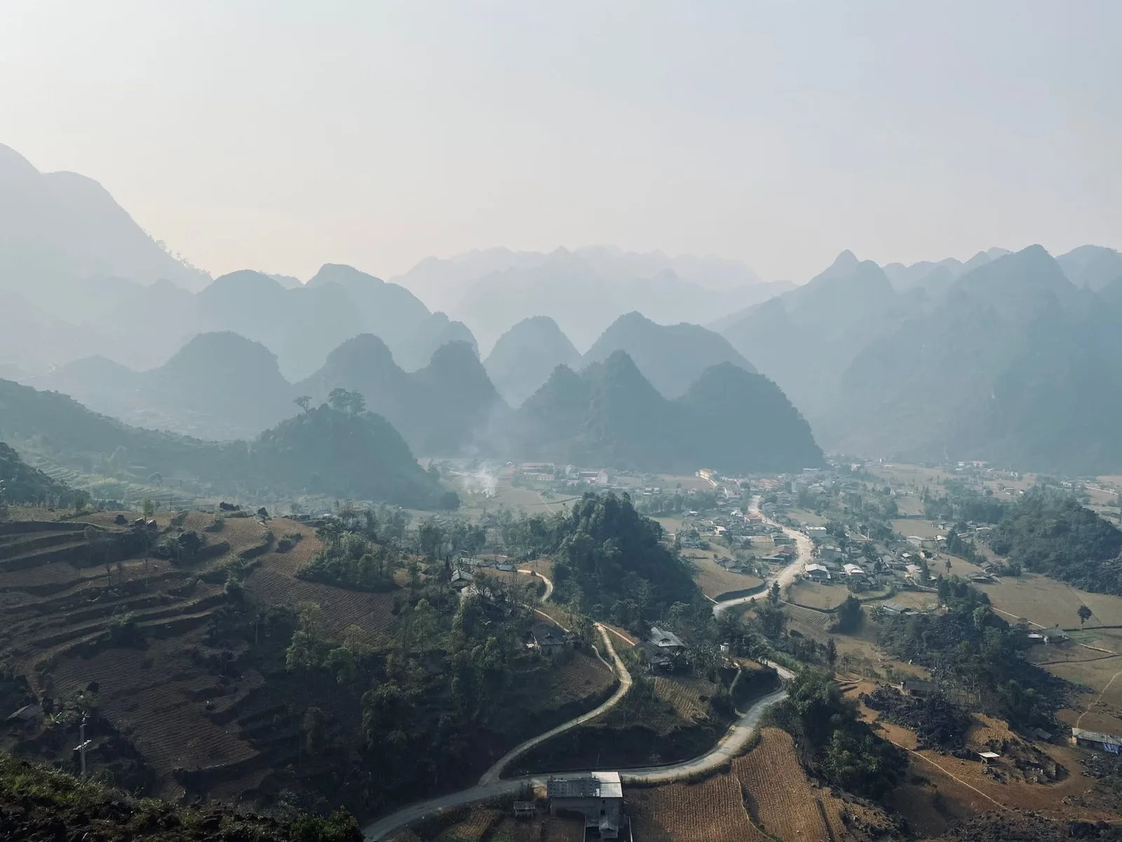 Cung đường núi mờ sương trong hành trình săn mây