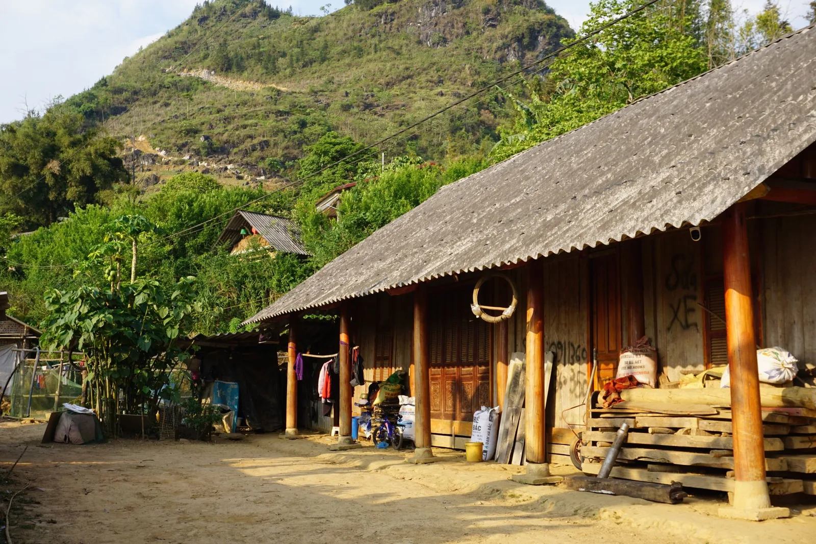Homestay trong khu trung tâm một bản làng miền núi