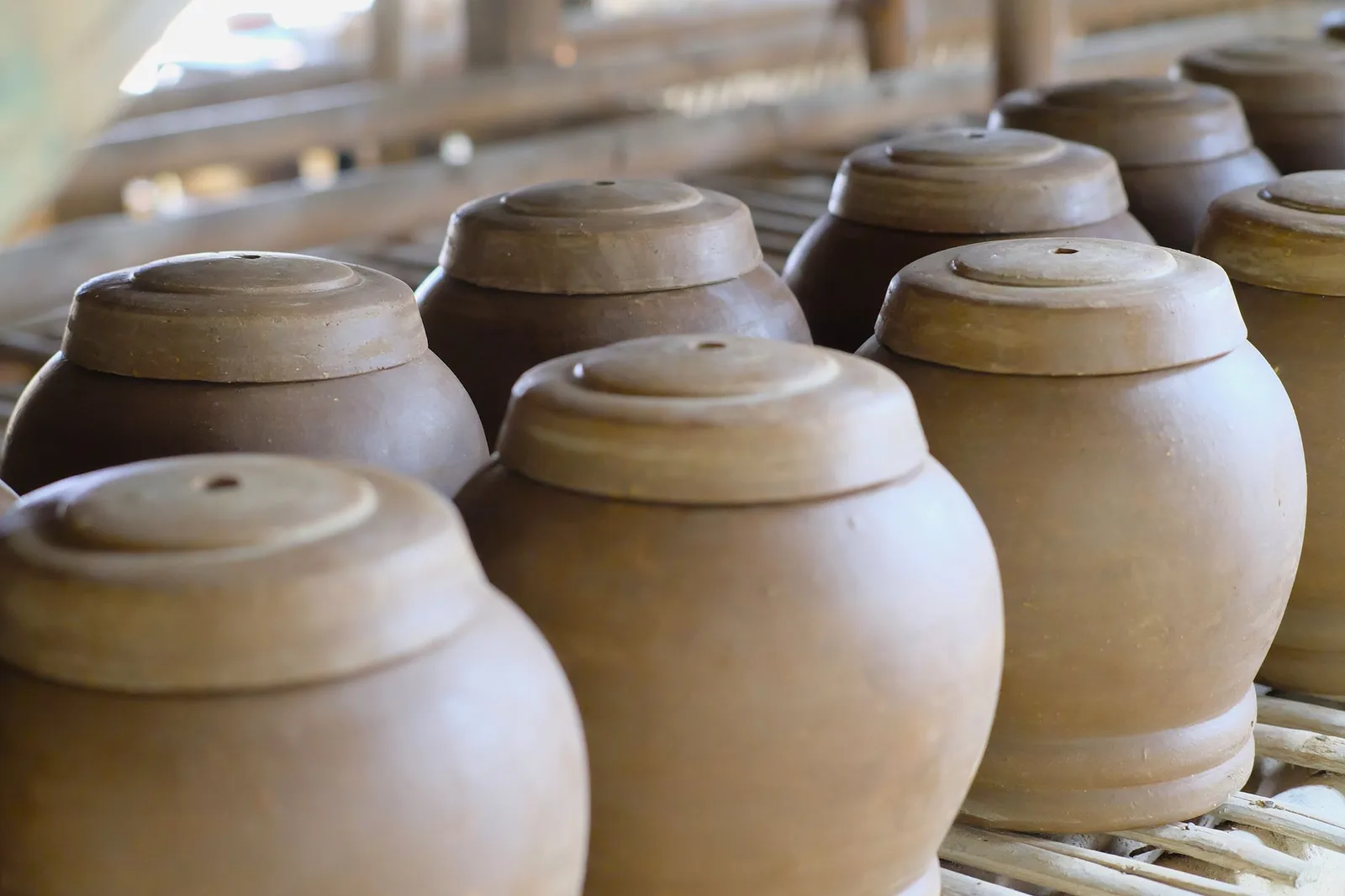 Trẻ em trải nghiệm sáng tạo tại xưởng gốm