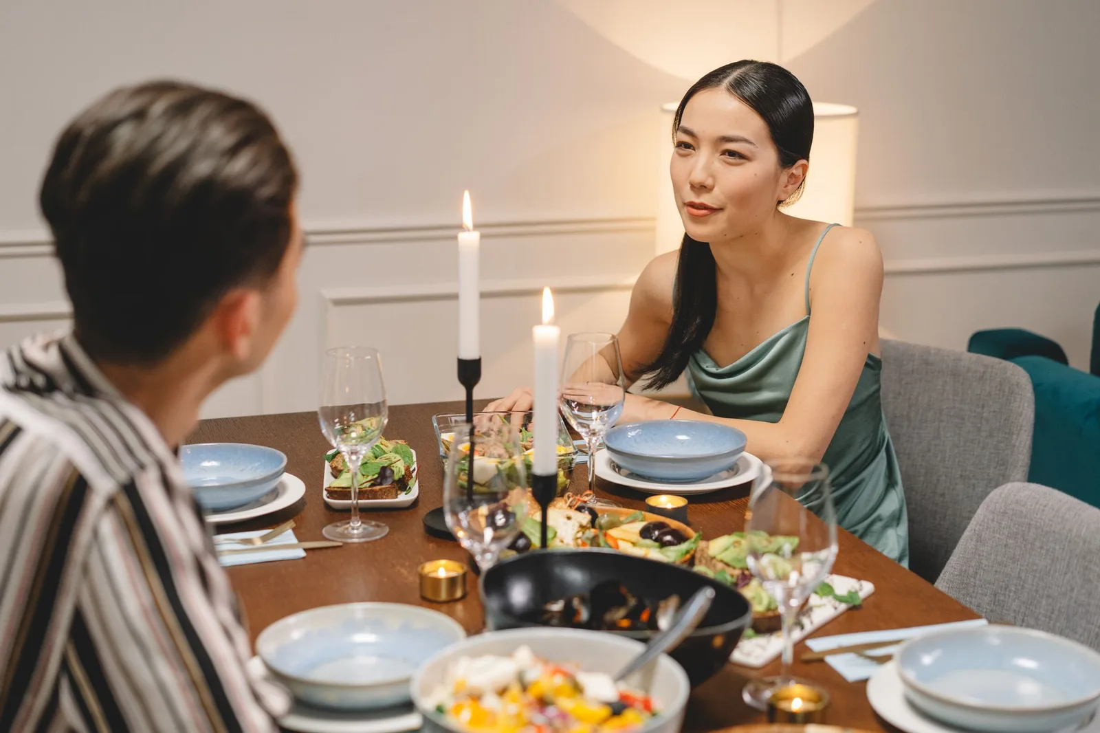 Cặp đôi duy trì thói quen trò chuyện vào buổi tối
