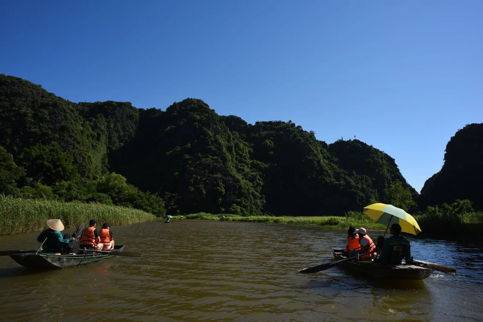 Homestay ở vùng quê Ninh Bình nằm cách xa đường xe chạy