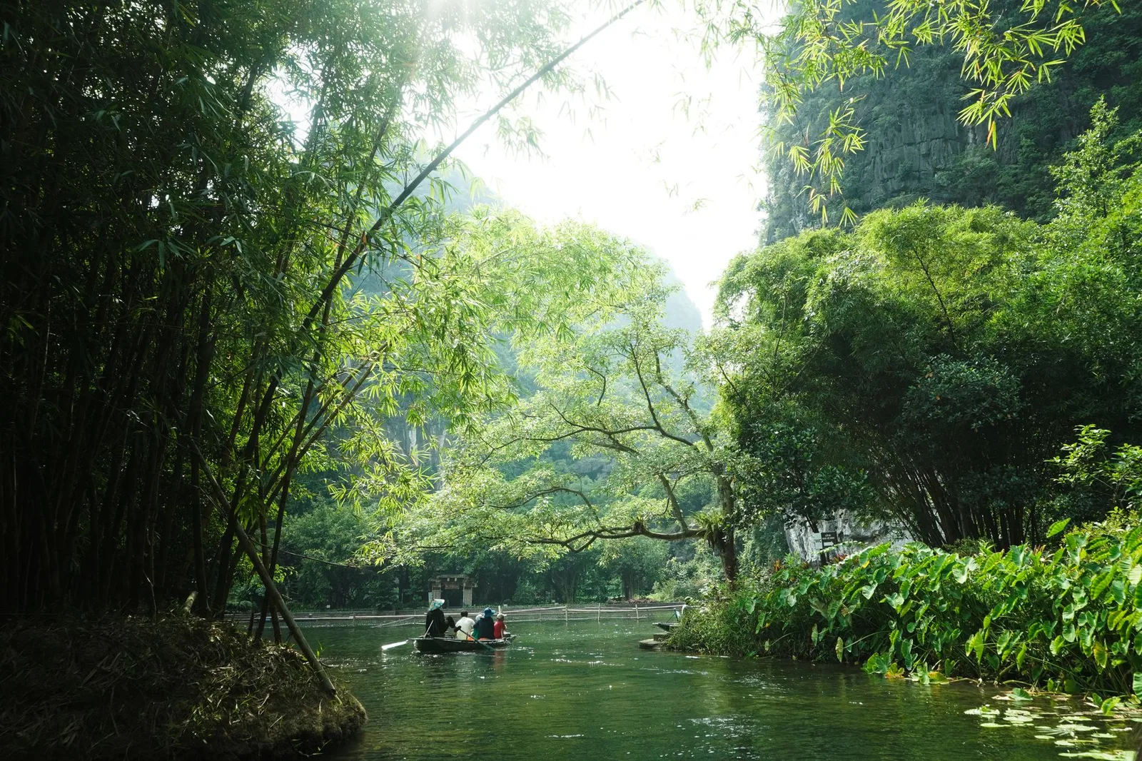 Miền quê Ninh Bình thanh bình giữa núi đá vôi