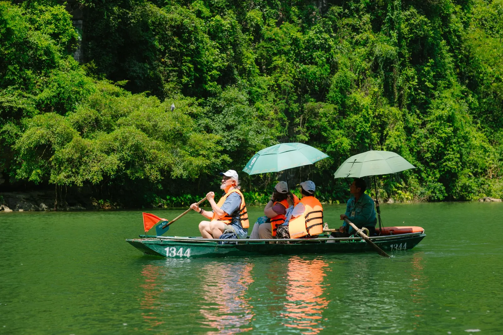 Homestay giữa đồng lúa Tam Cốc và núi đá vôi