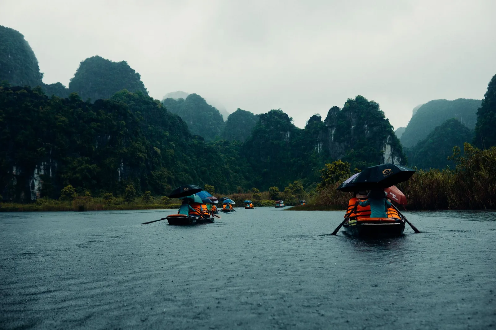 Homestay ở vùng quê Ninh Bình dưới trời mưa