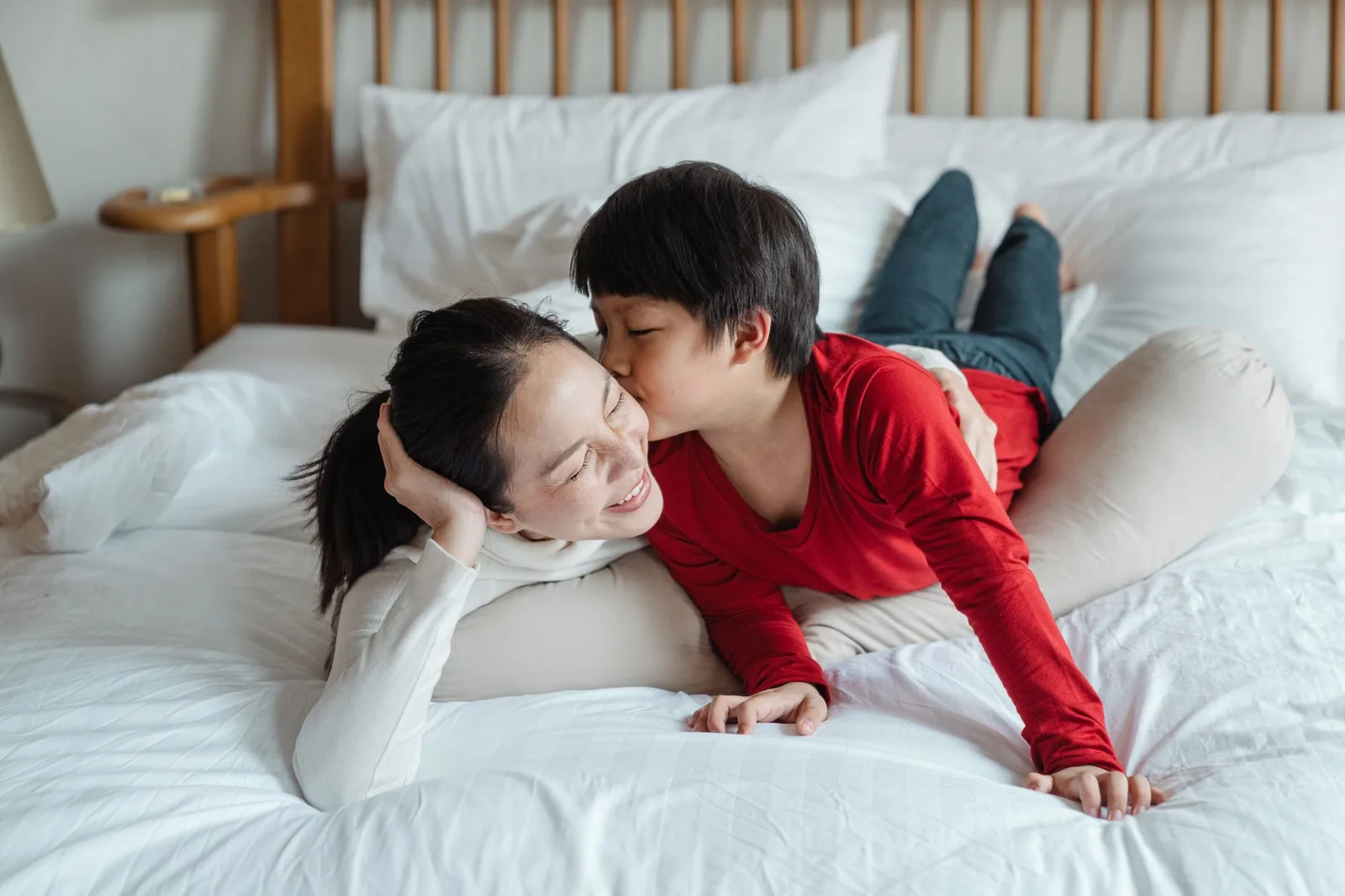 Phòng ngủ homestay ấm cúng và an toàn cho trẻ nhỏ