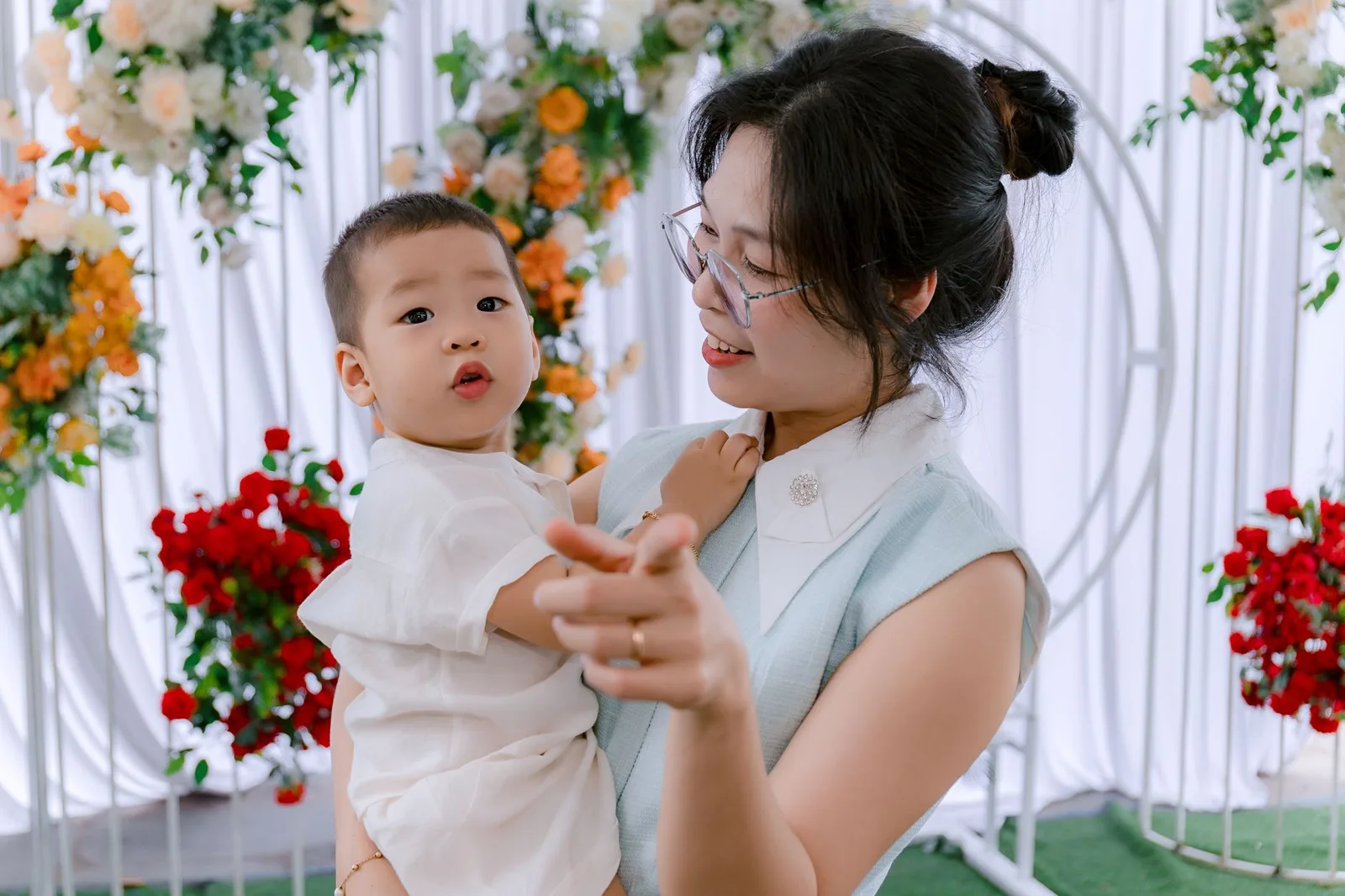 Người mẹ châu Á tìm hiểu mức độ phổ biến của tên bé gái