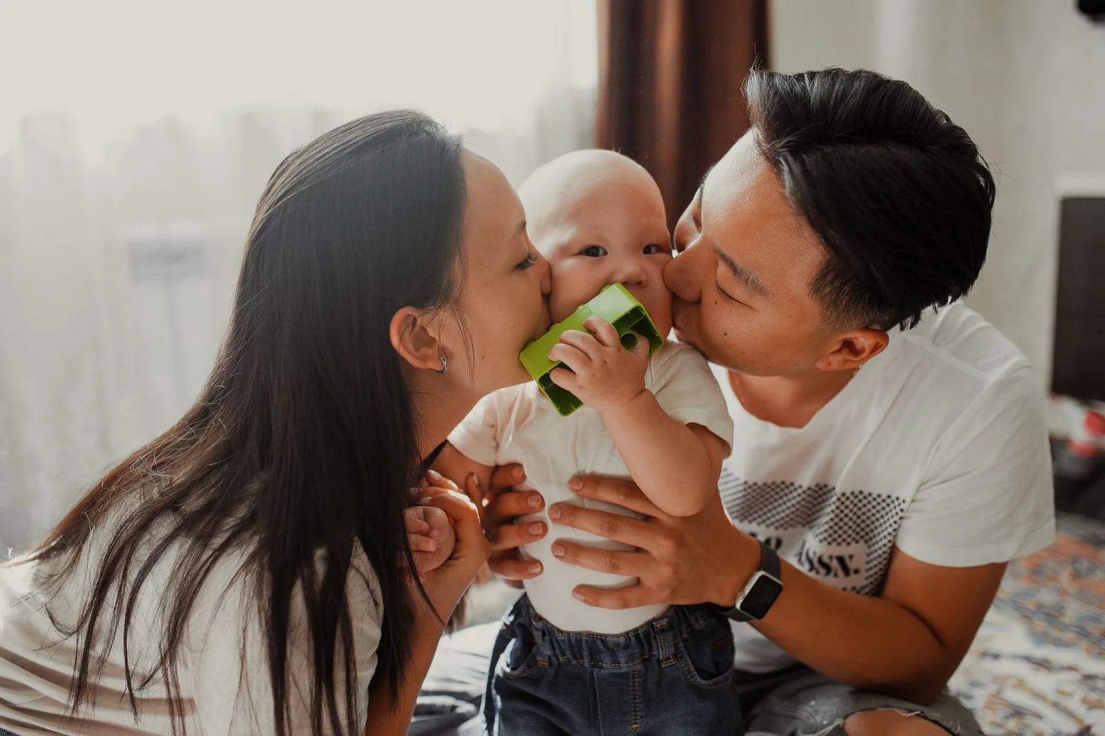 Cha mẹ châu Á cùng cân nhắc tên cho bé trai