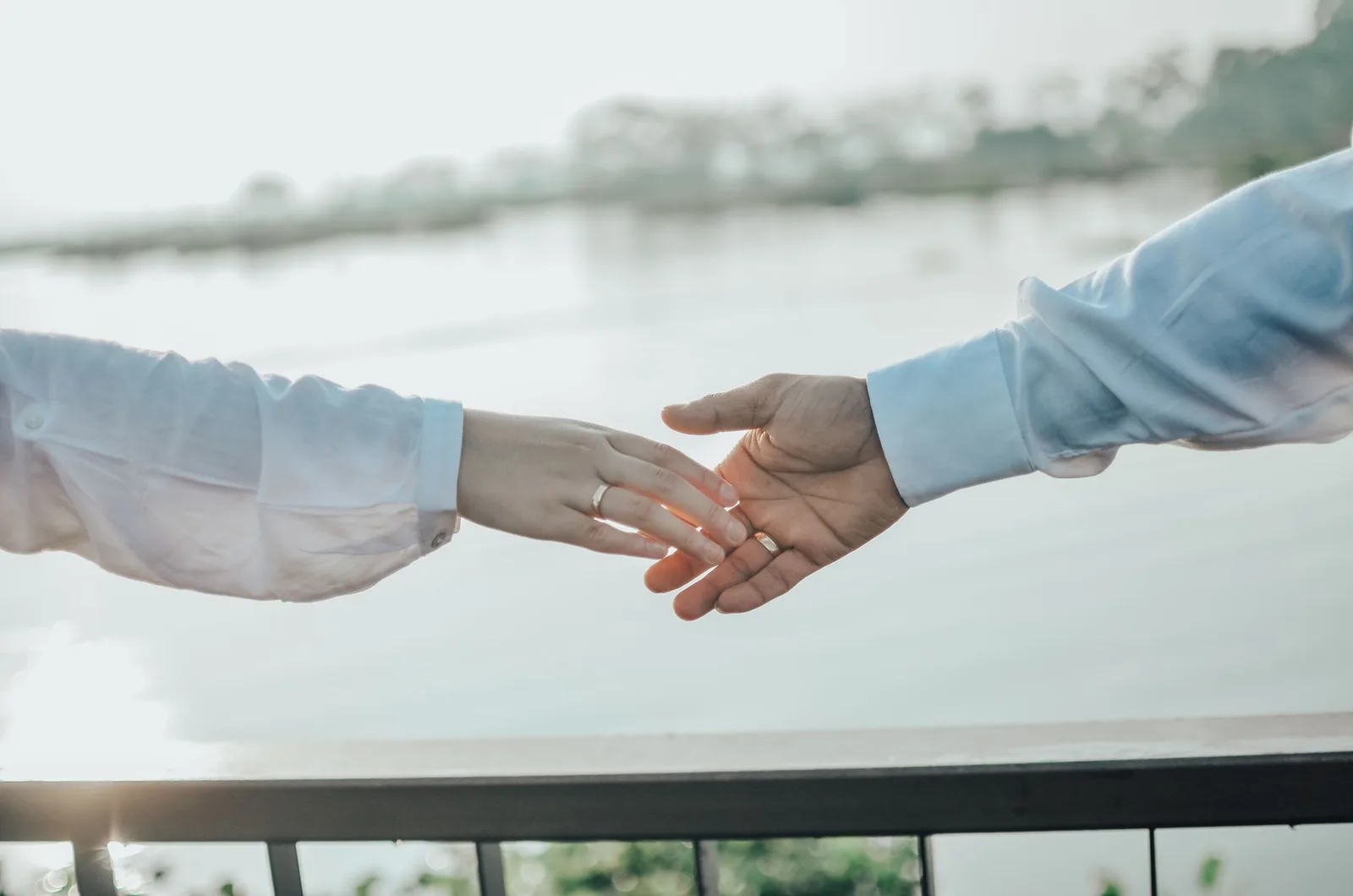 Cặp đôi cùng xem bản đồ sao tình cảm
