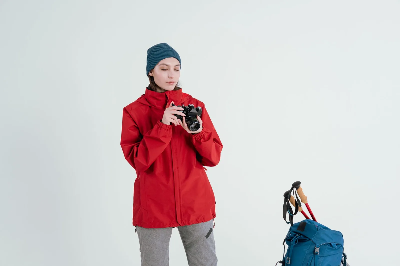 Quần áo và ba lô trekking được chuẩn bị trước chuyến đi