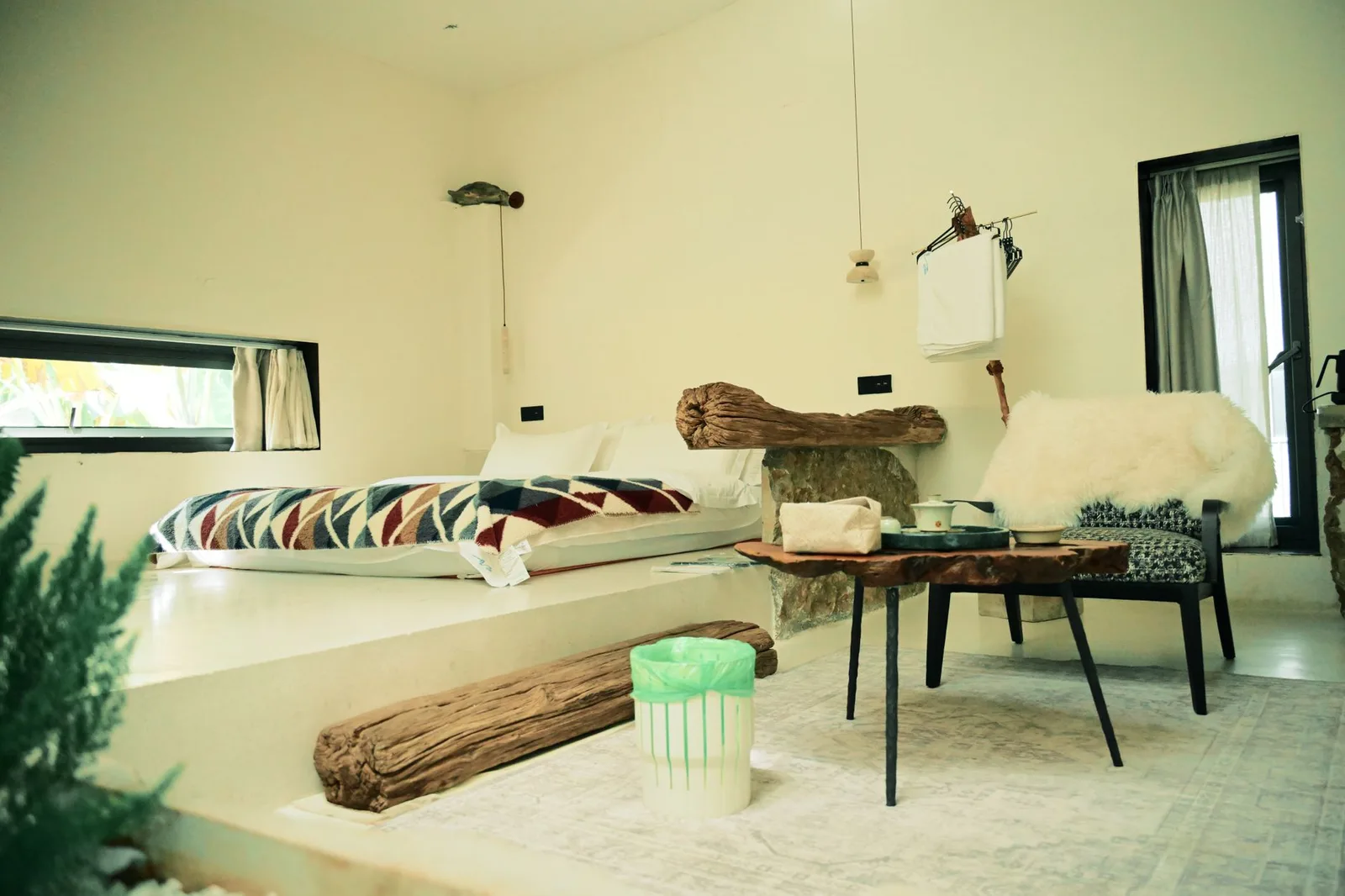 Phòng ngủ homestay sạch sẽ và ấm cúng