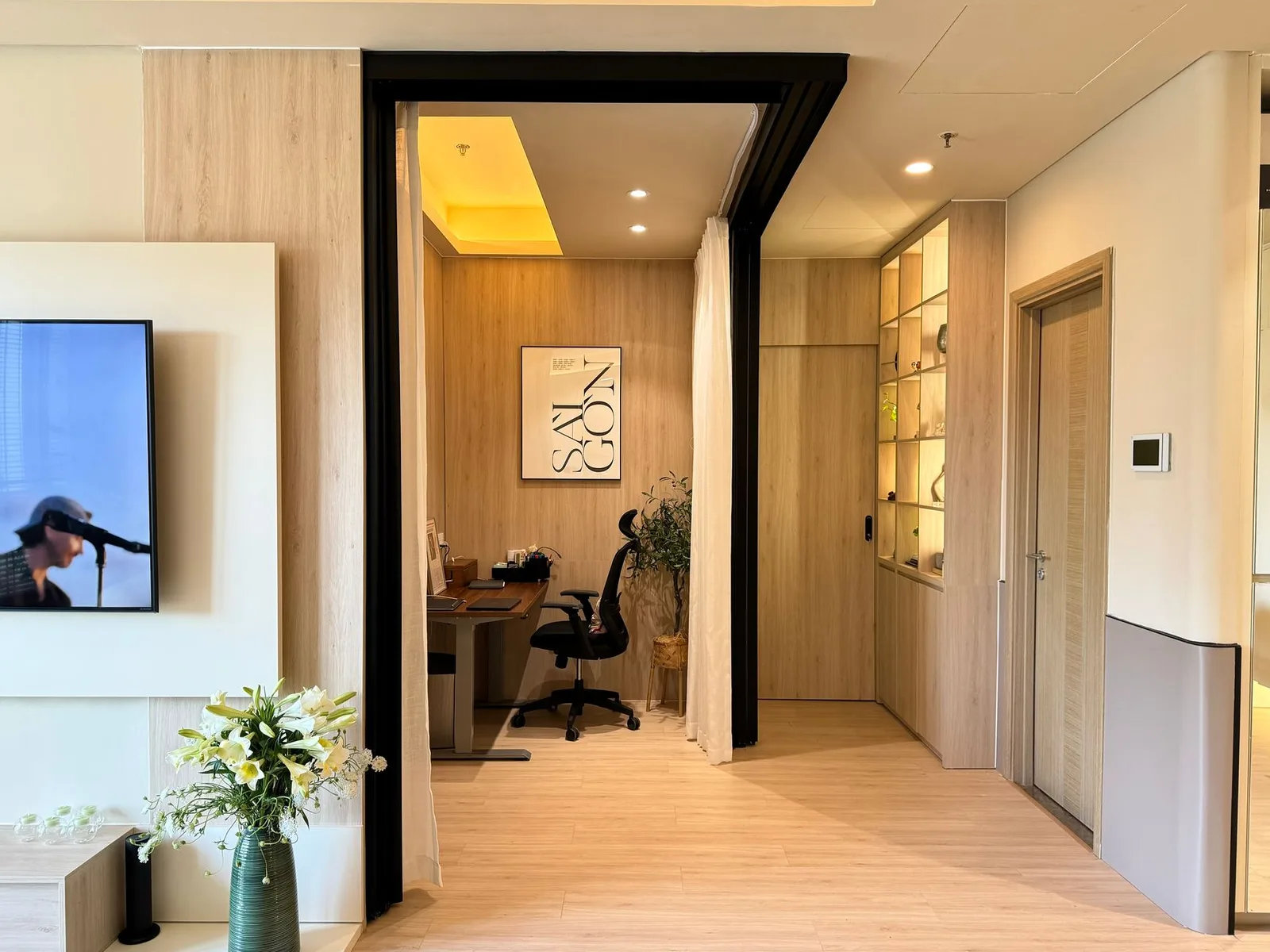 Không gian homestay tiện nghi để nghỉ ngơi và làm việc cả ngày