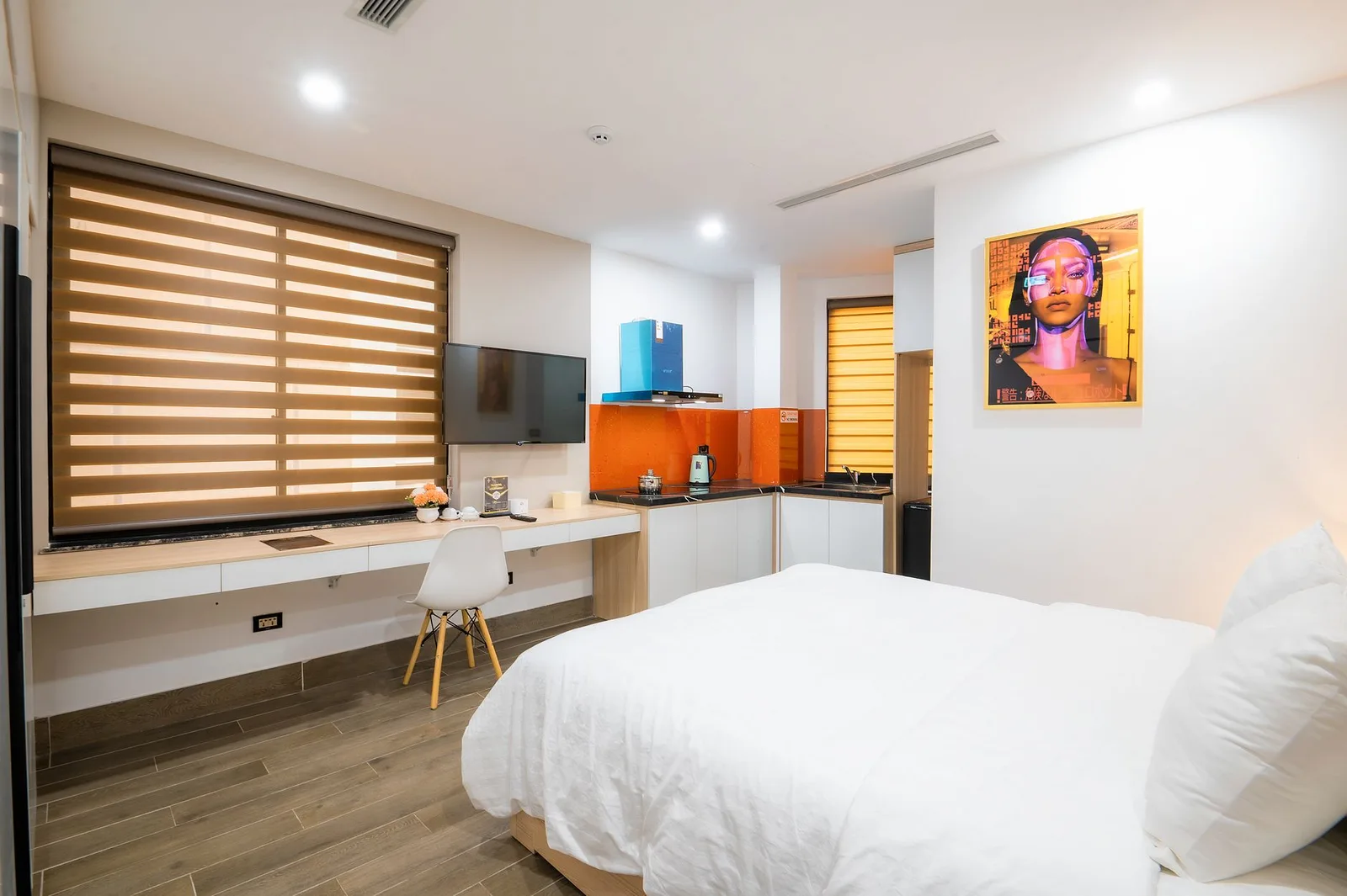 Phòng homestay ấm cúng có bàn học dành cho sinh viên