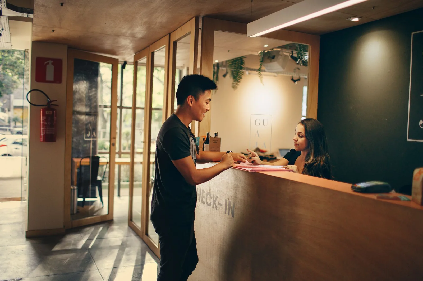Bảng kiểm công việc tại quầy lễ tân khách sạn