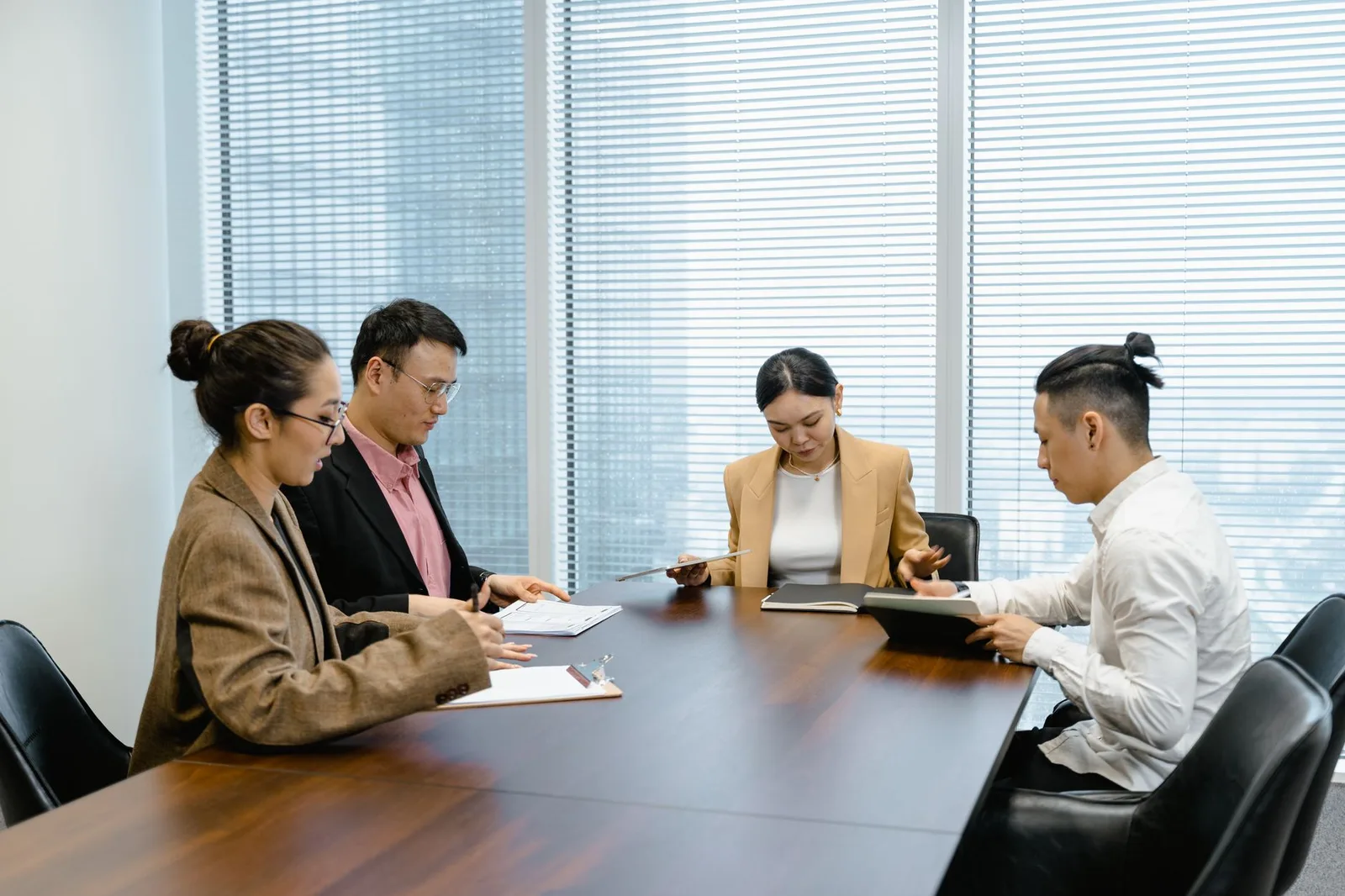 Đội ngũ quản lý lưu trú họp phân công trách nhiệm