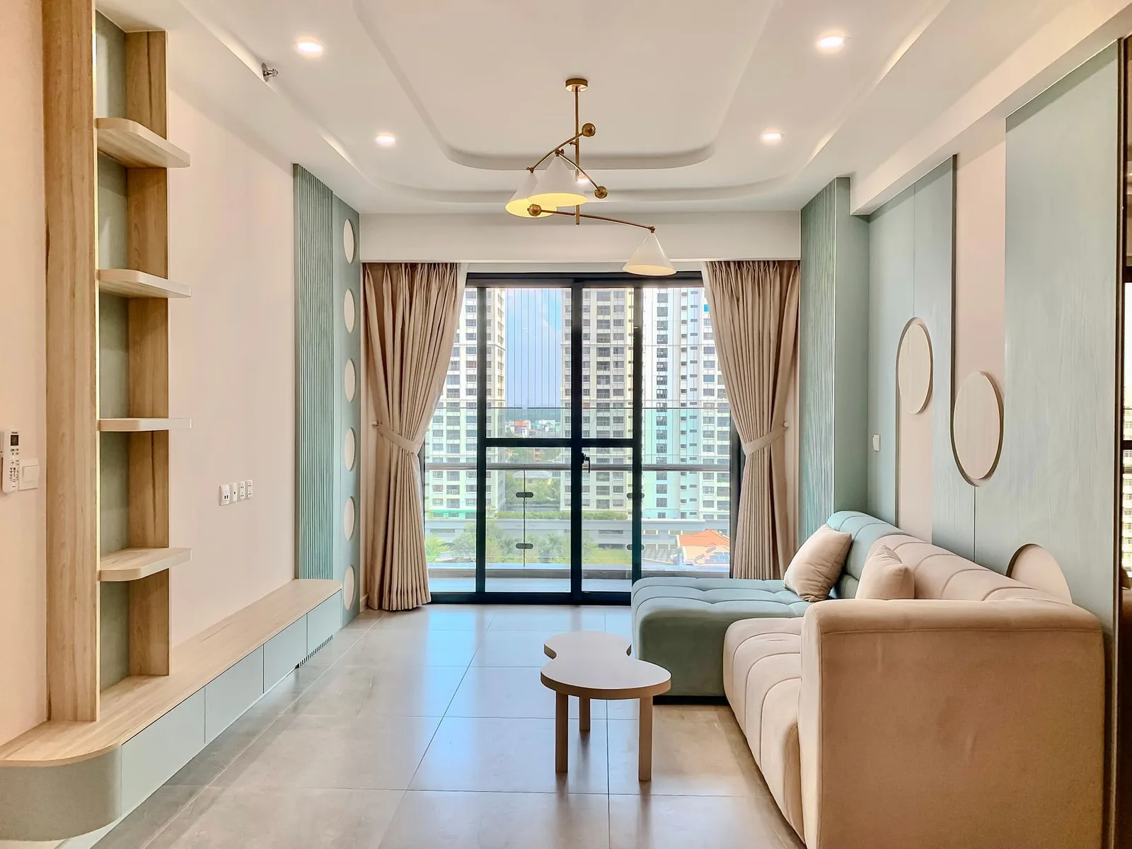 Phòng khách Japandi tối giản với nội thất gỗ