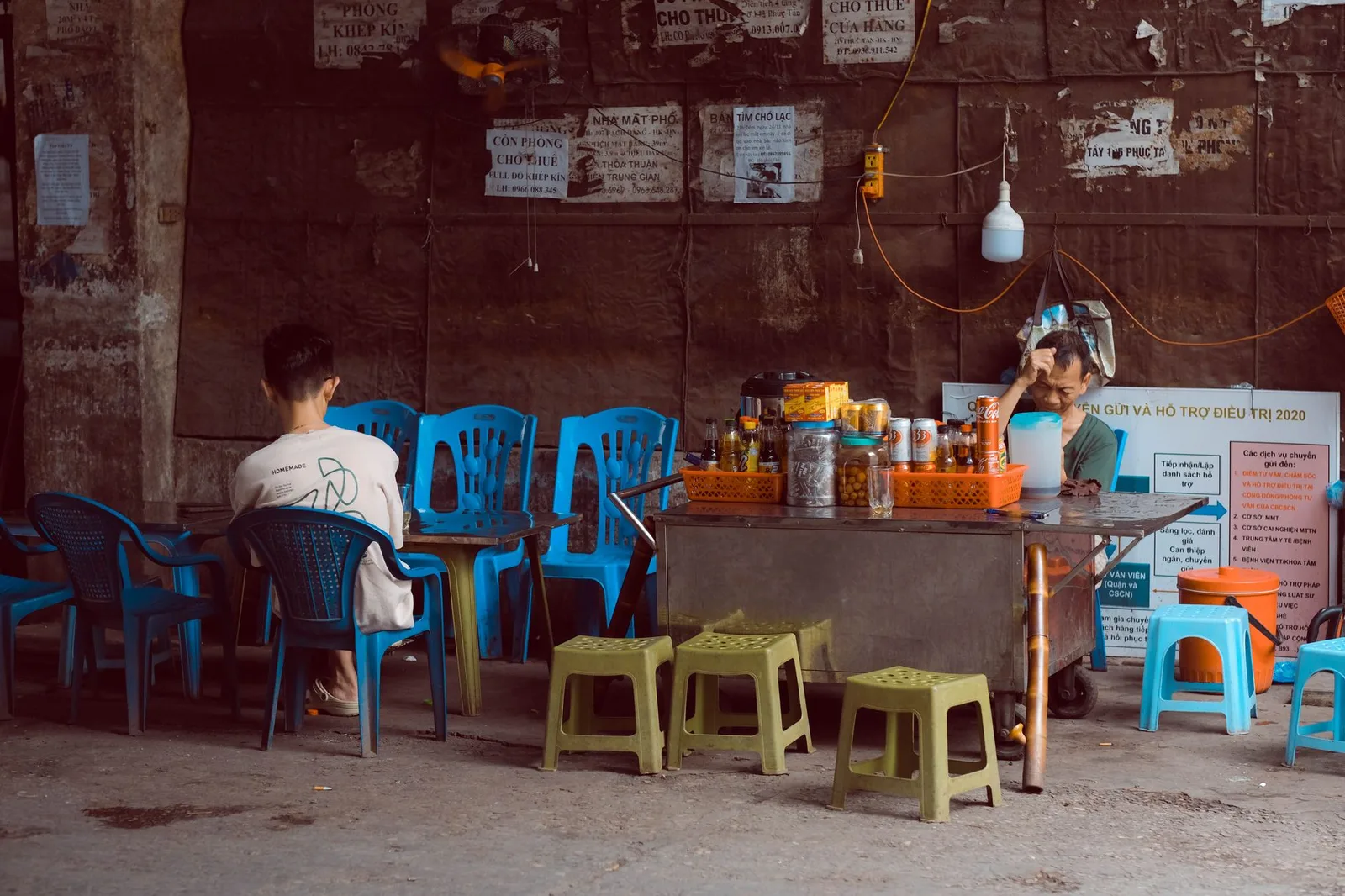 Không gian quán cà phê trong khu phố cổ Hà Nội