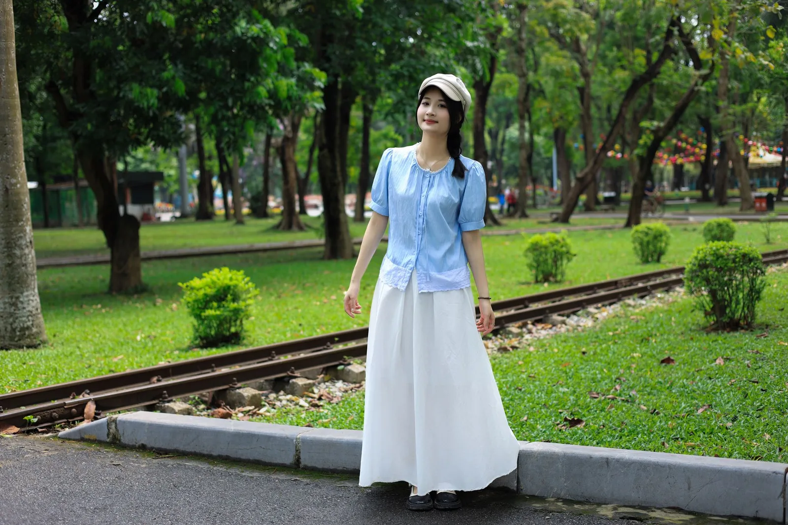Áo lụa nhẹ nhàng phù hợp với thời tiết mùa hè