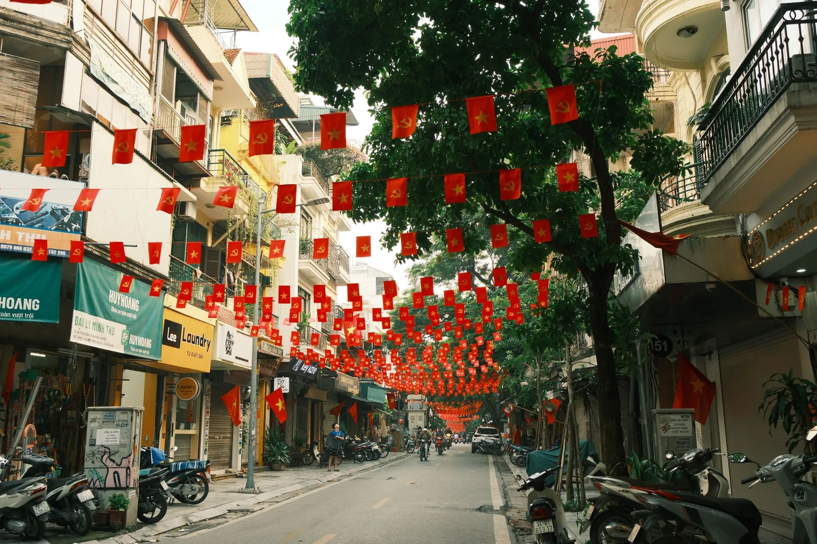 Phố cổ Hà Nội nhộn nhịp vào đêm hội Trung thu