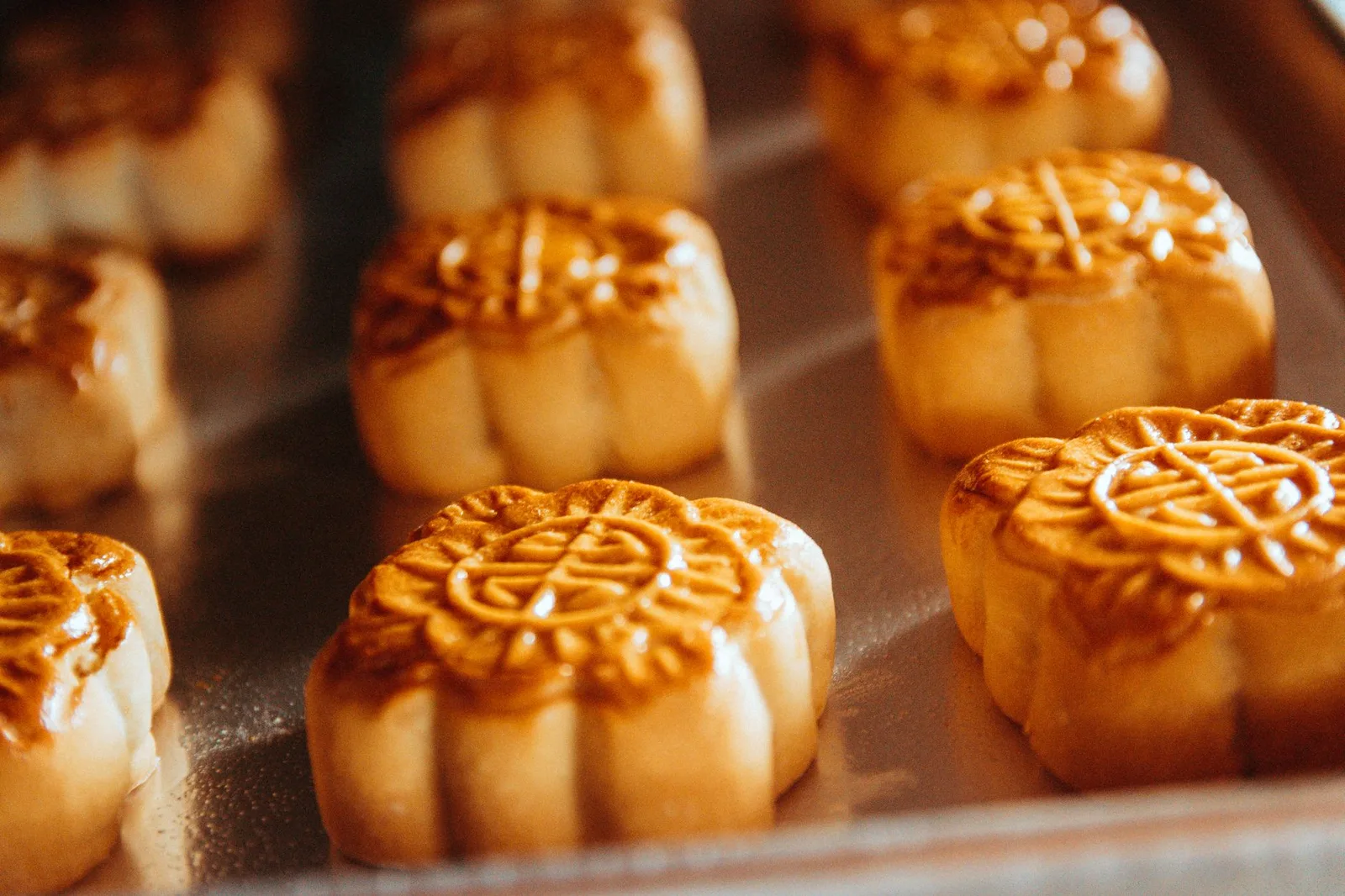 Phần bánh Trung thu còn lại được cất trong hộp kín