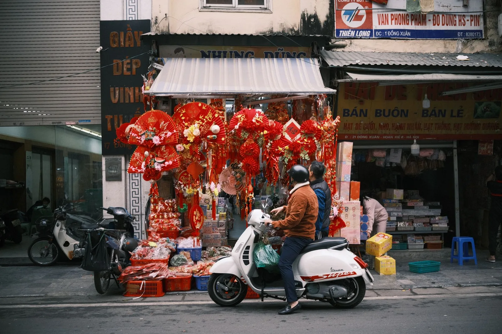 Phố cổ Hà Nội rực rỡ đèn lồng Trung thu
