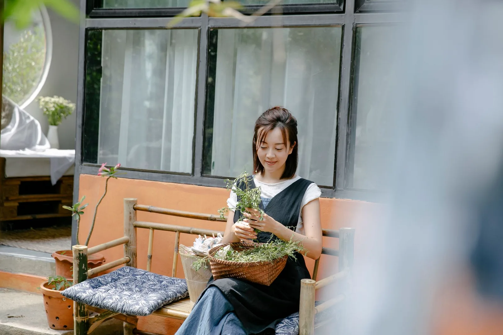 Homestay ngoại ô bằng gỗ với khu vườn xanh mát