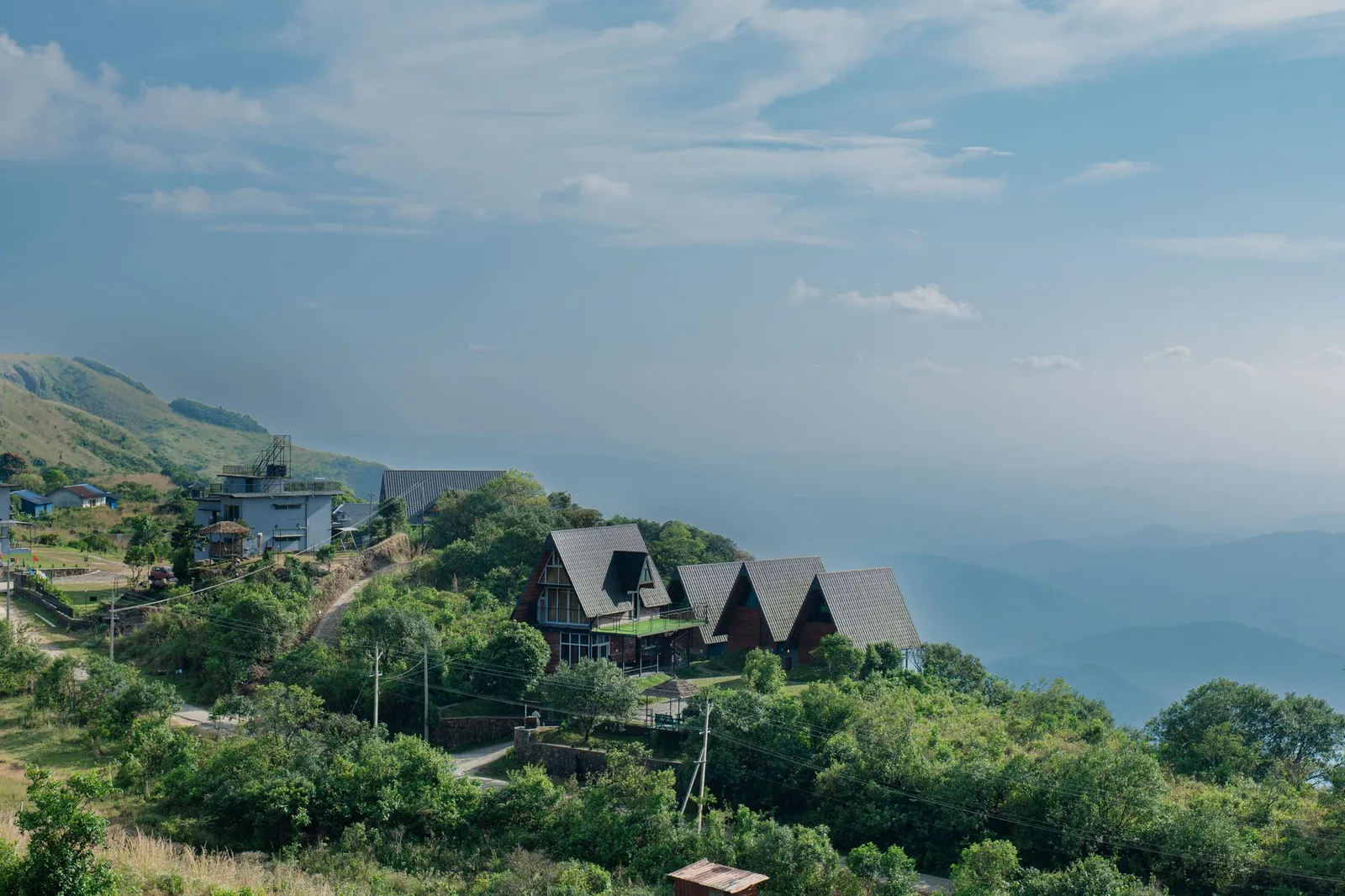 Homestay miền núi ấm cúng nhìn ra biển mây