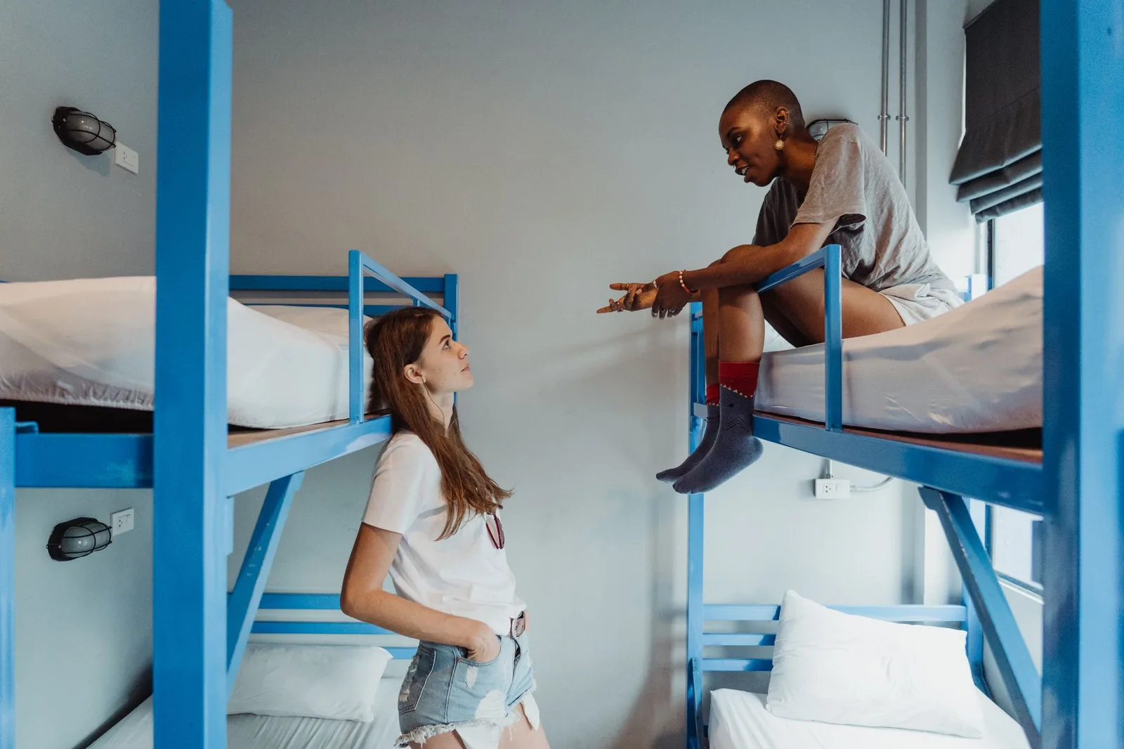 Phòng dorm ấm cúng với nhiều giường tầng