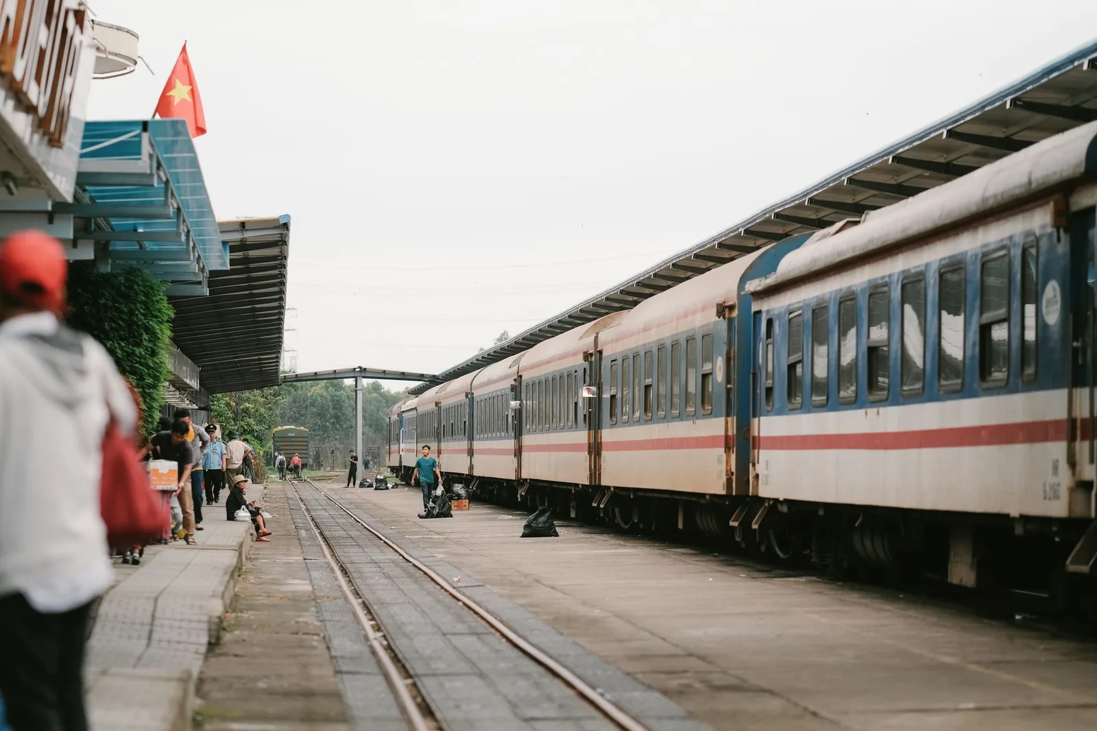 Đoàn tàu xuyên Việt trên cung đường tới Huế