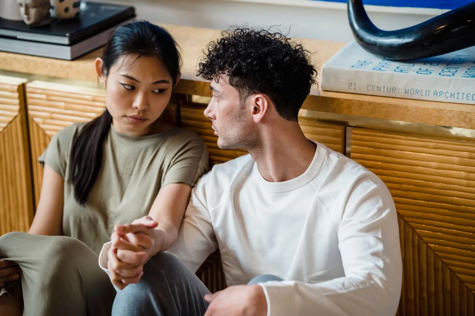 Cặp đôi suy ngẫm về ý nghĩa của lời hứa trong tình yêu