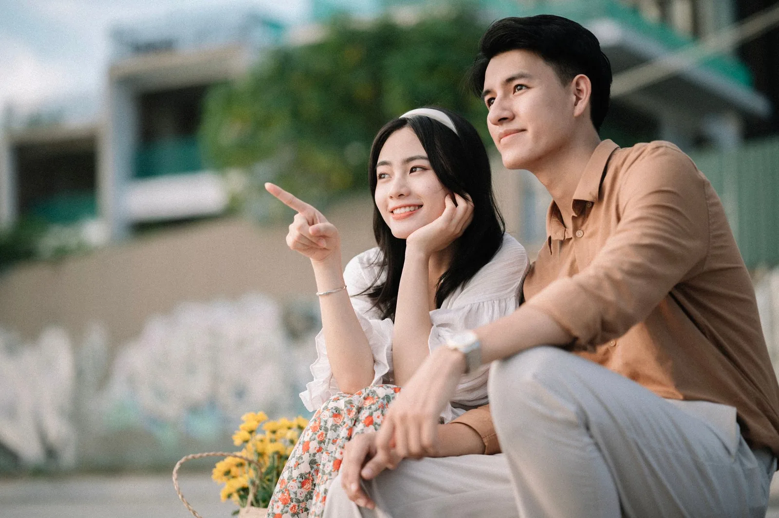 Cặp đôi châu Á trao đổi bình tĩnh về ranh giới trong mối quan hệ