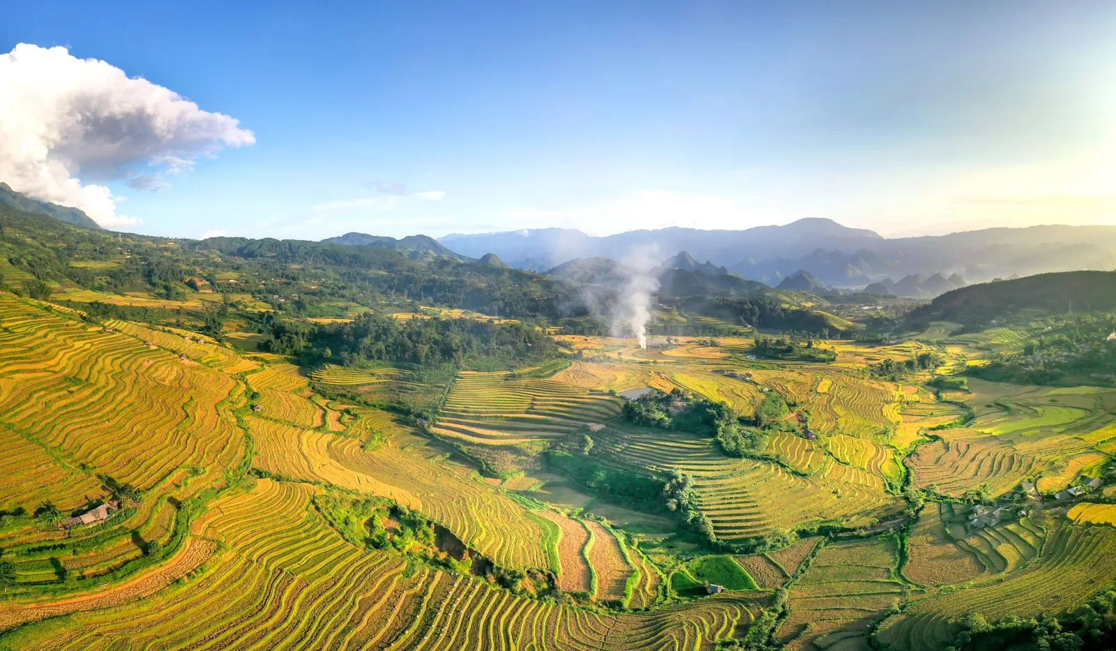 Ruộng bậc thang Tây Bắc mùa lúa chín