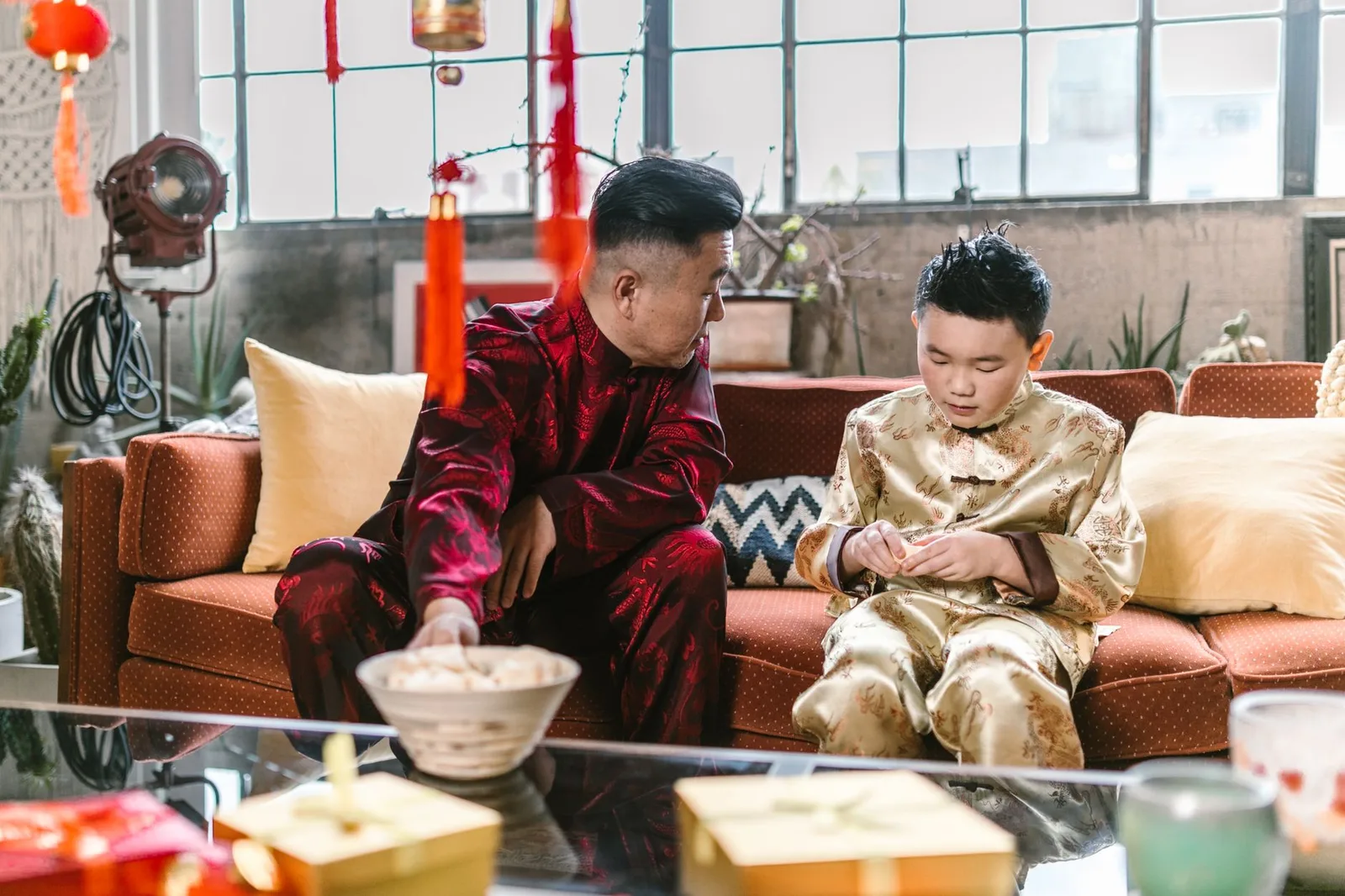 Gia đình bình tĩnh trò chuyện để xử lý mâu thuẫn