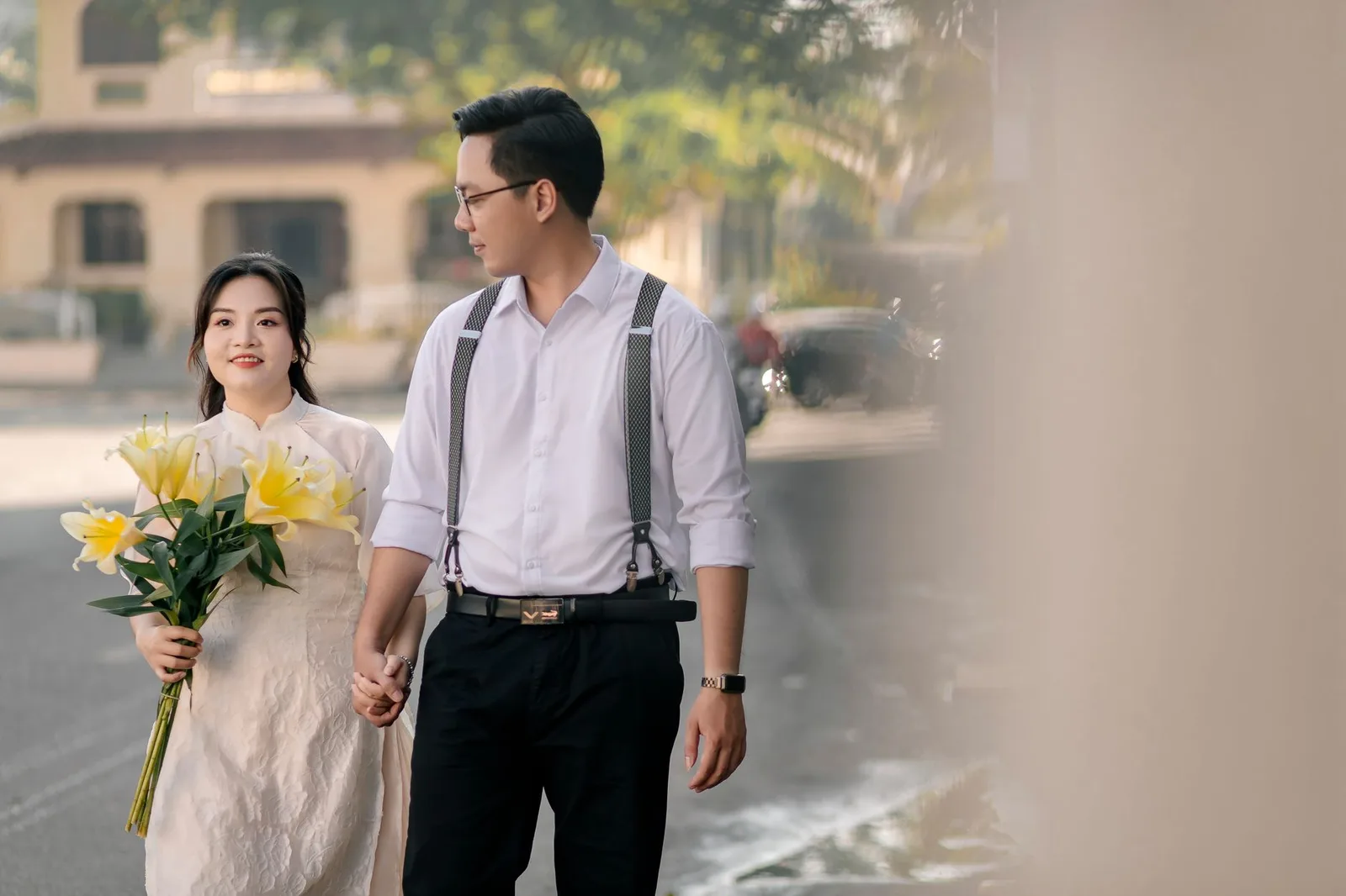 Cặp đôi nắm tay làm hòa và vun đắp mối quan hệ