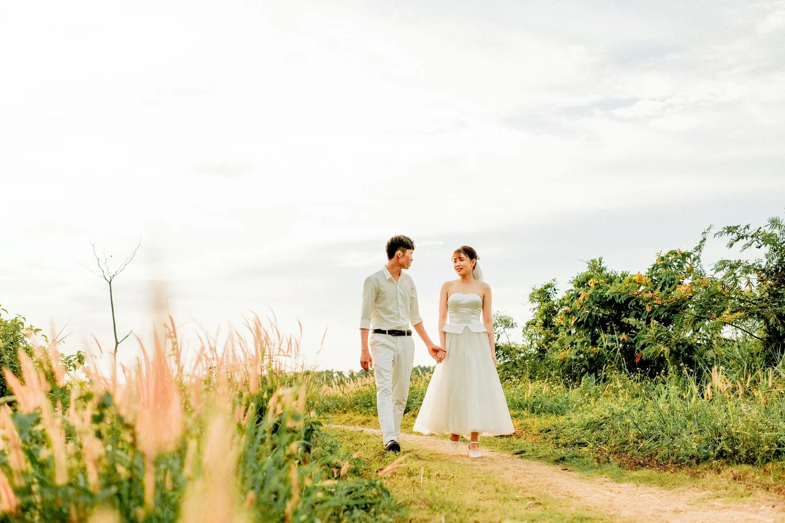 Cặp đôi nắm tay duy trì sự gắn kết lâu dài