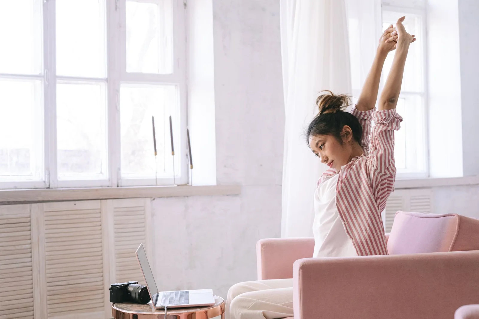Người làm tự do thư giãn sau giờ làm để tránh kiệt sức