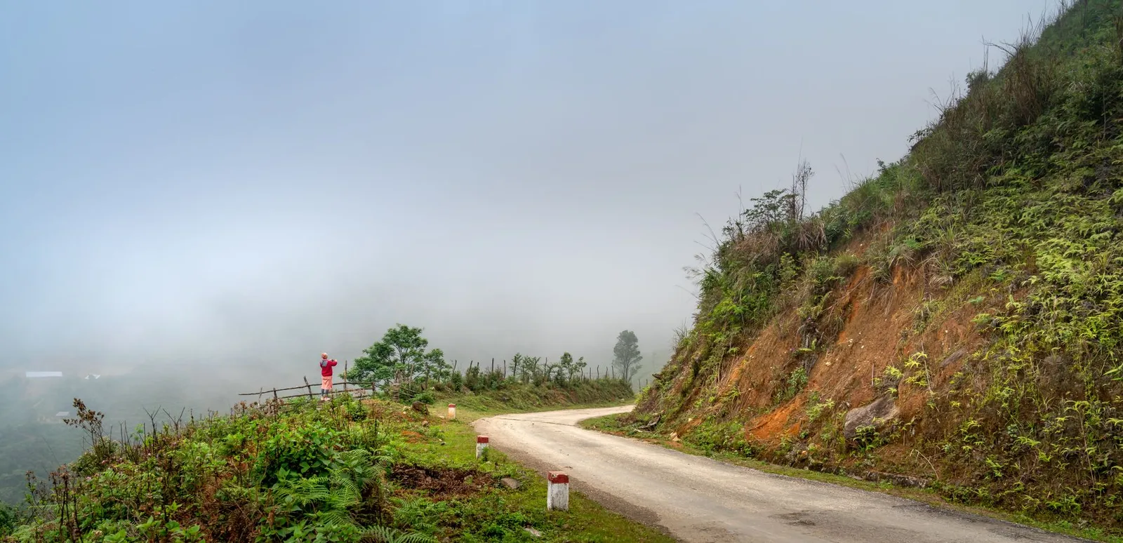 Homestay Tà Xùa gần đường đi giữa vùng núi