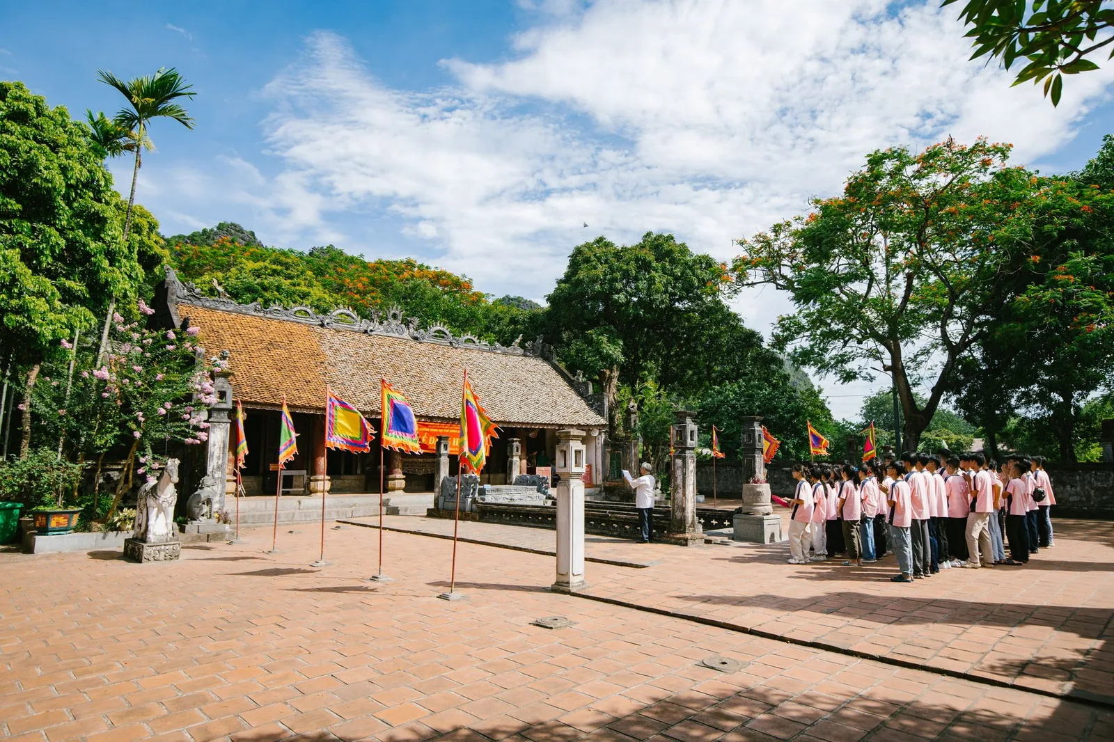 Đặc sản thịt dê và cơm cháy Ninh Bình
