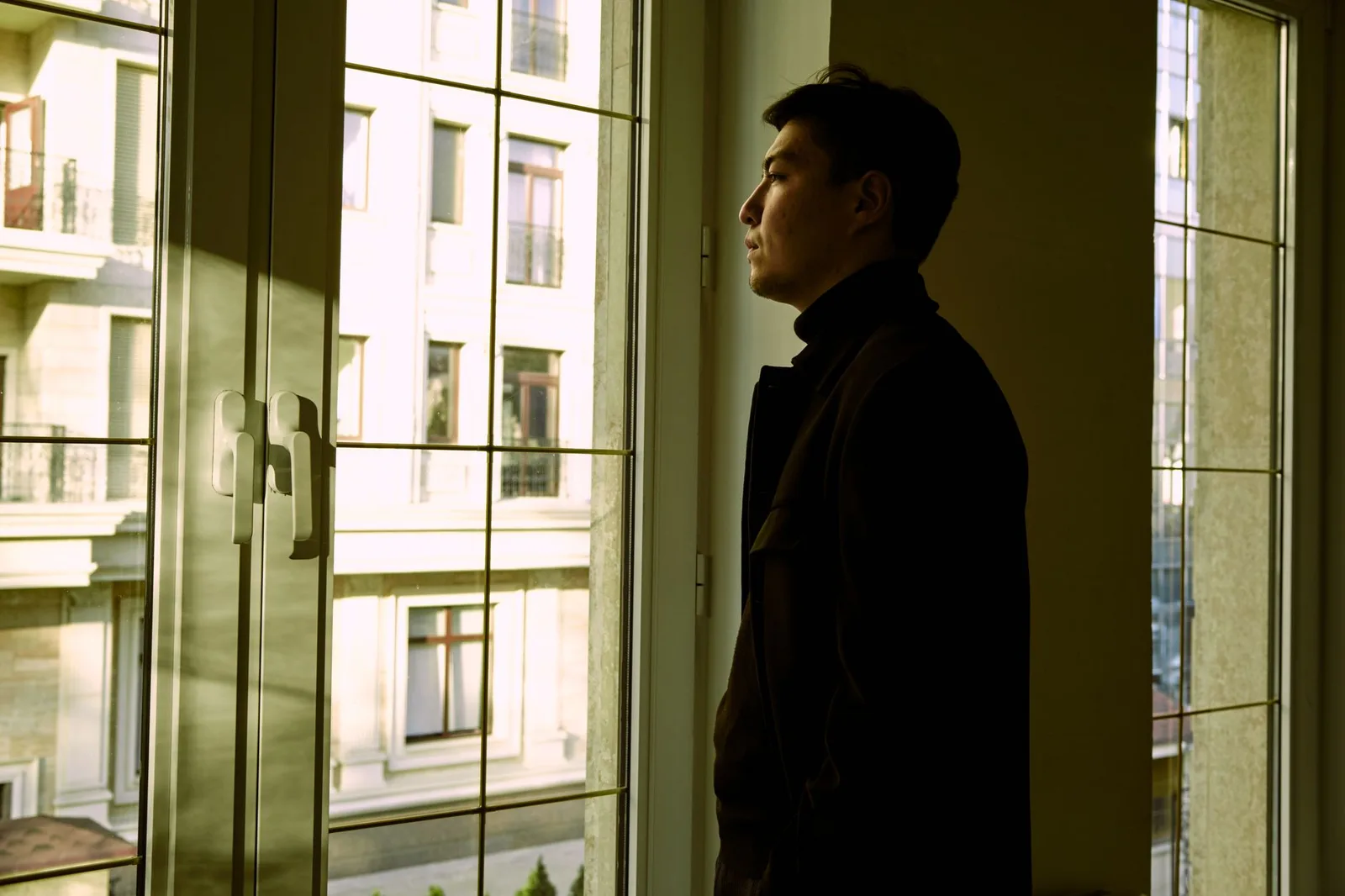 Người trẻ châu Á trầm ngâm nhìn lại nguyên nhân mất động lực