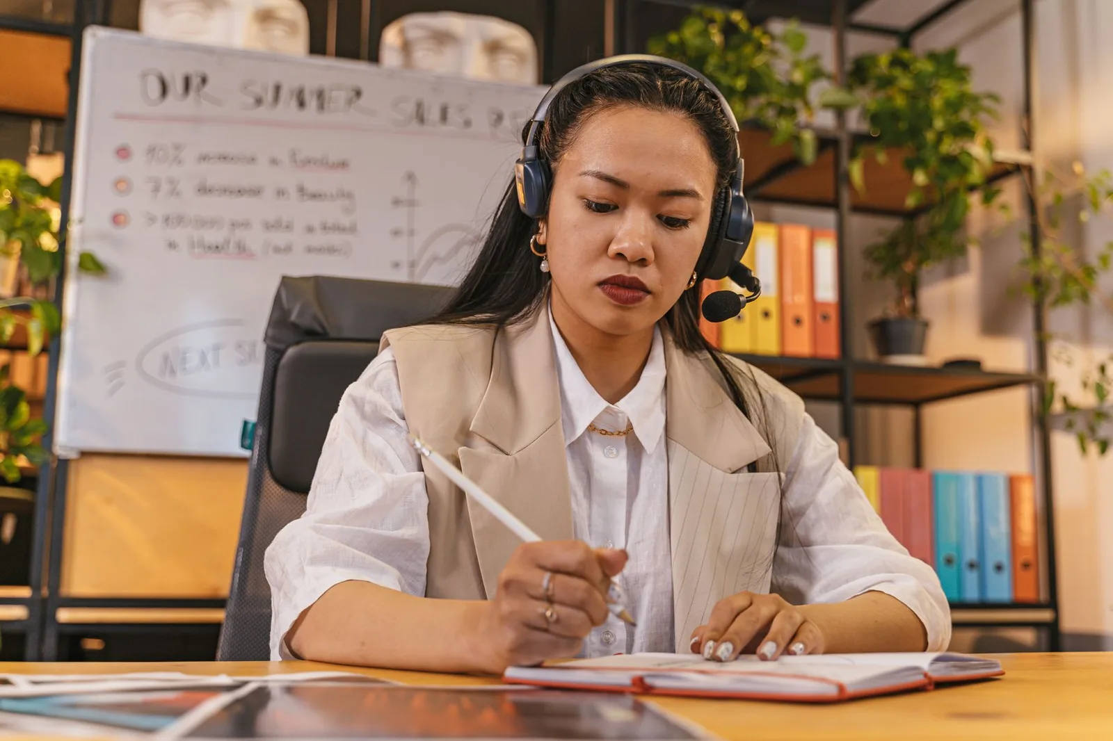 Nhân viên mới tìm hiểu công việc trong giai đoạn đầu