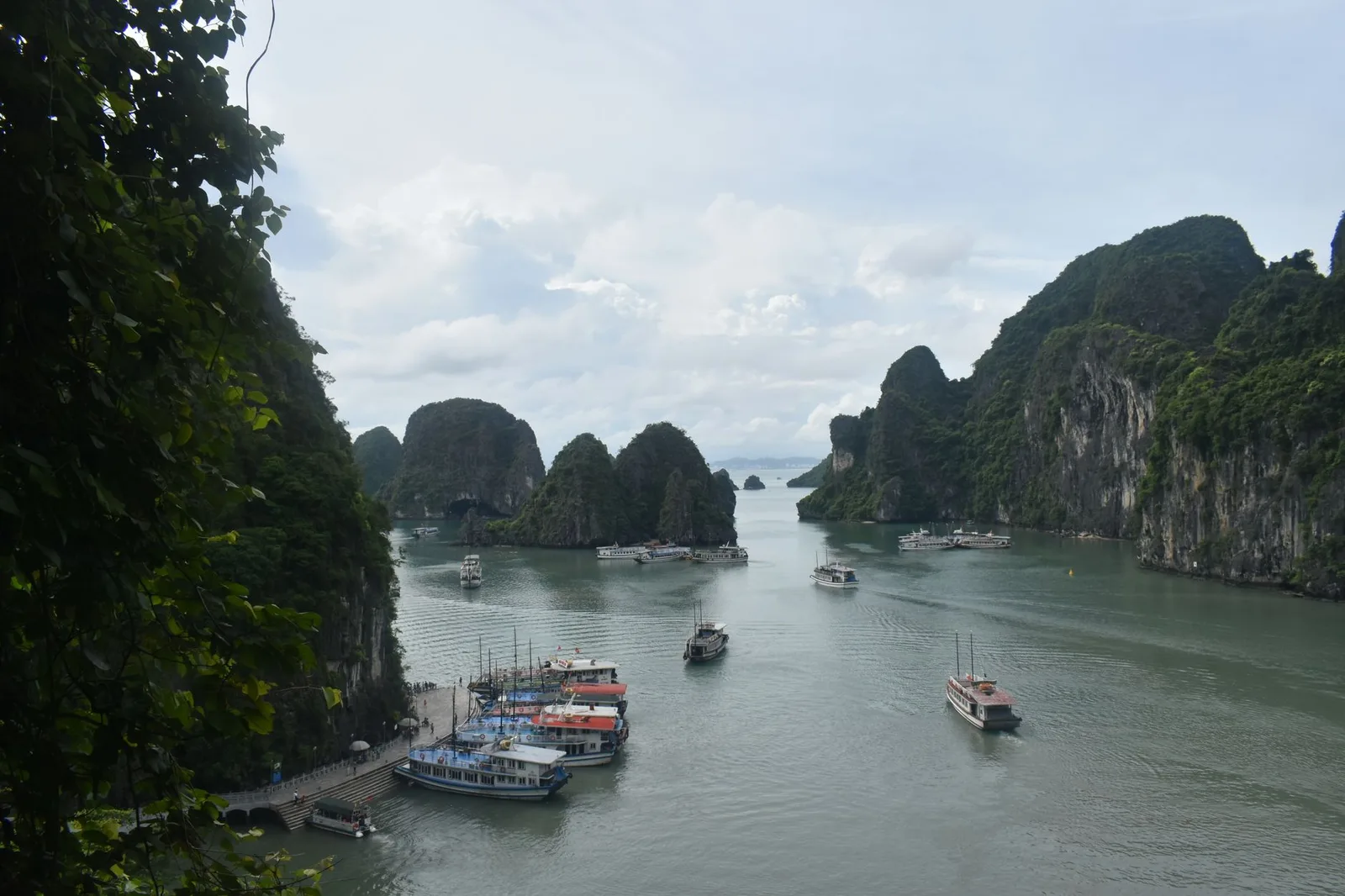 Vịnh Hạ Long đêm trăng rằm huyền ảo