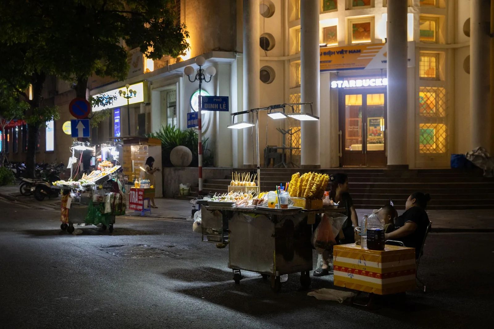 Phố cổ Hà Nội về đêm dịp Trung thu